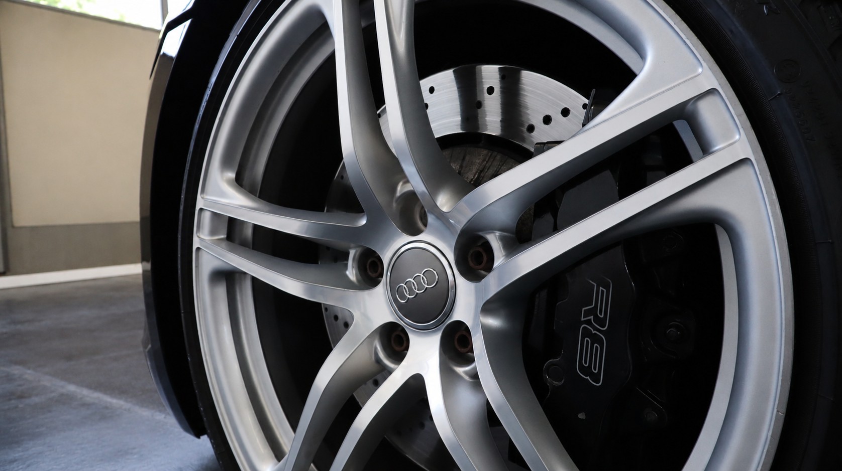 AUDI R8 Coupé 4.2 FSI V8 quattro-image-15