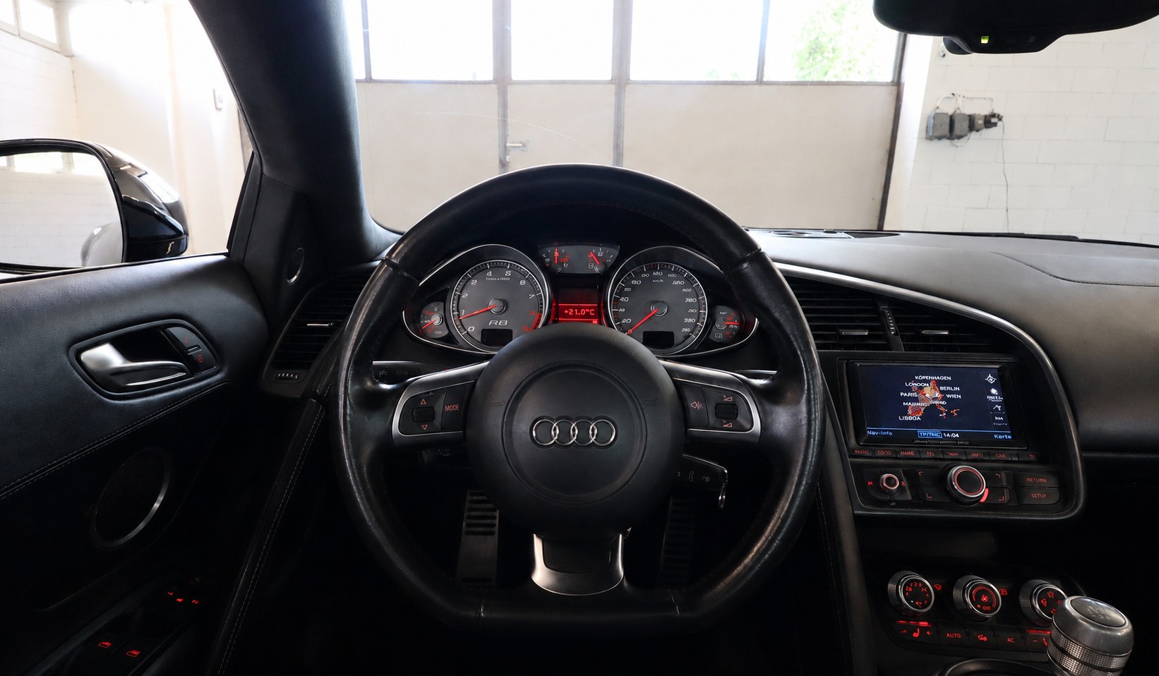 AUDI R8 Coupé 4.2 FSI V8 quattro-image-6