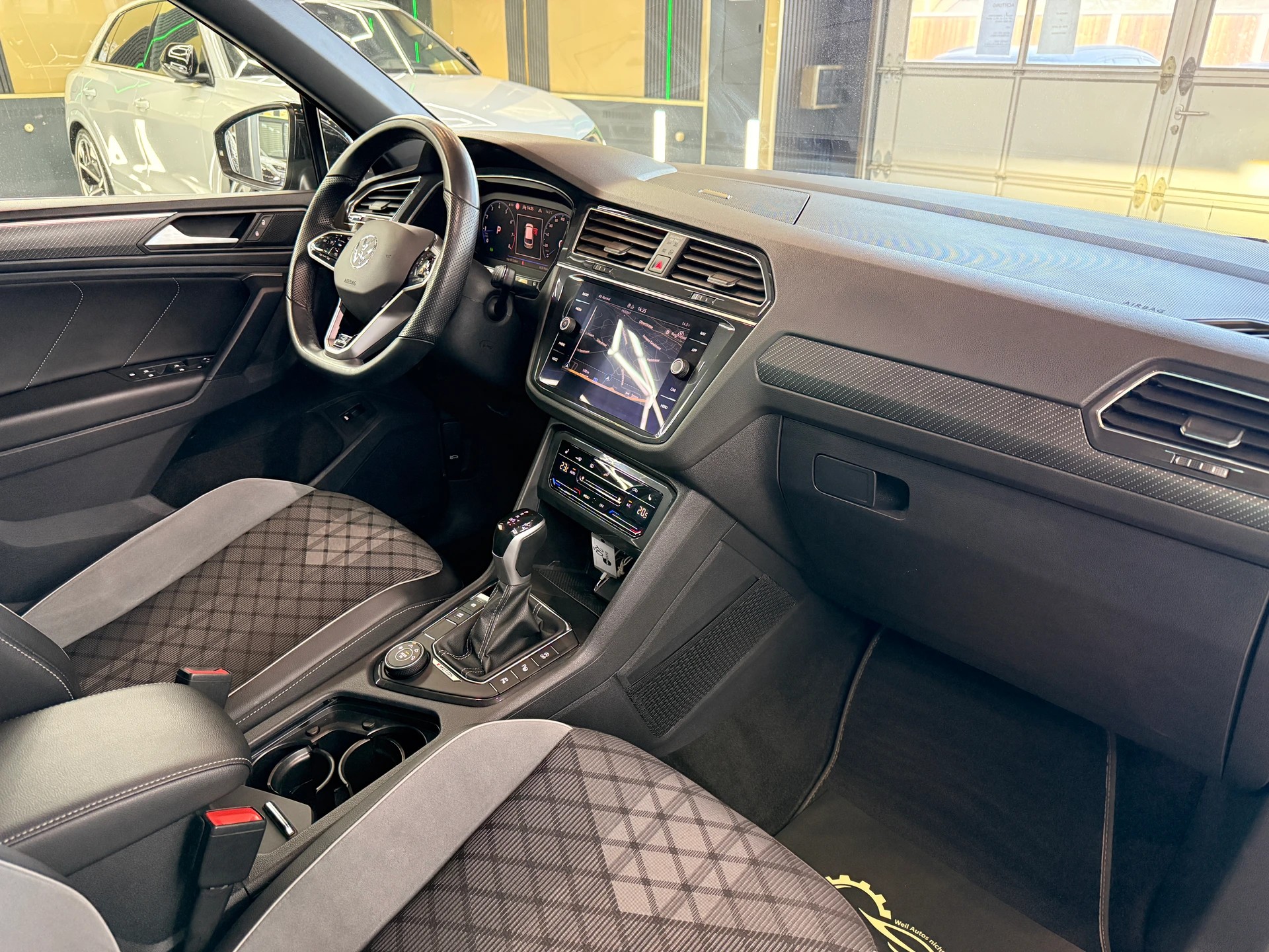 VW Tiguan 2.0TSI R-Line 4Motion DSG-image-10