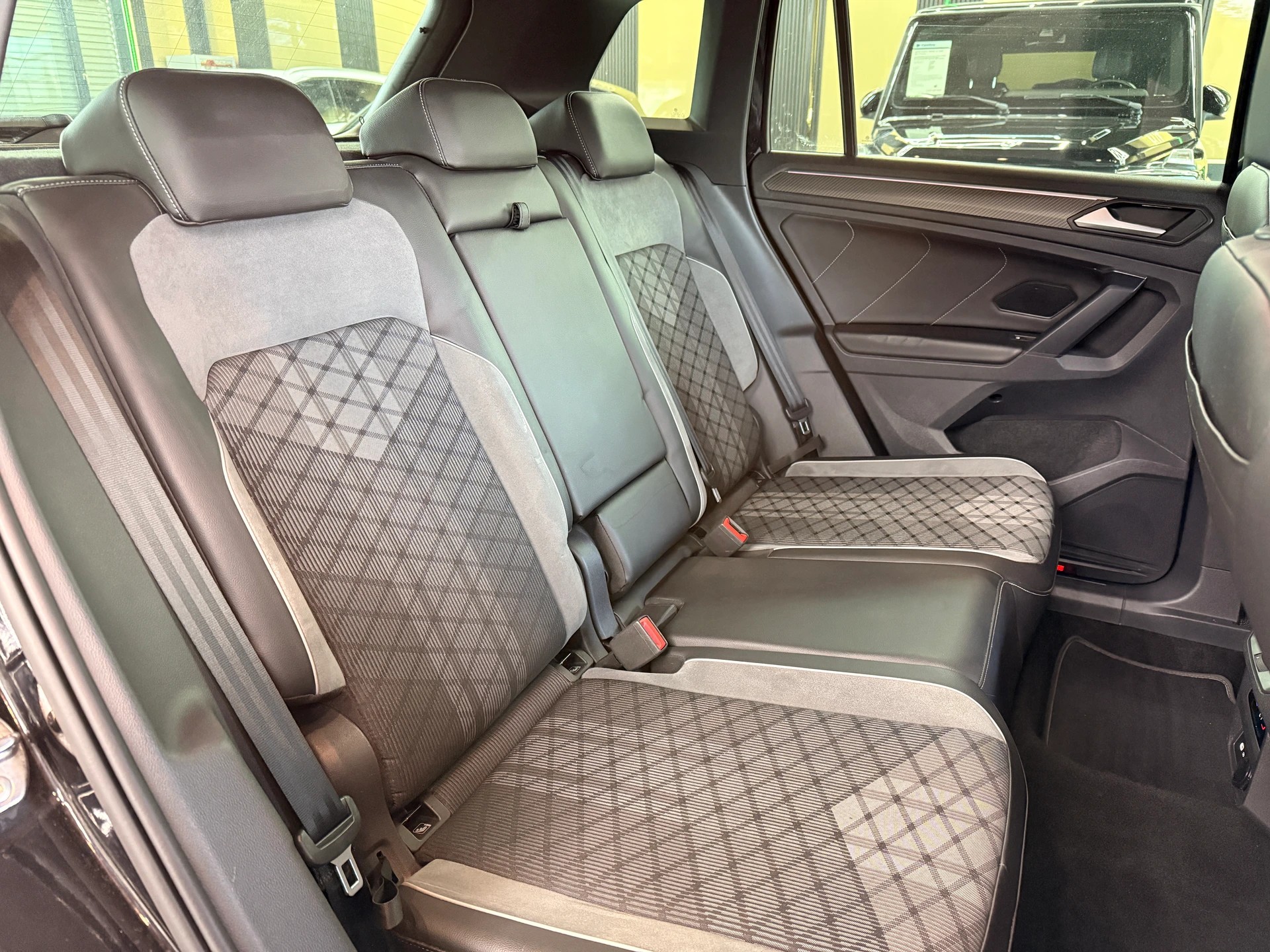 VW Tiguan 2.0TSI R-Line 4Motion DSG-image-14
