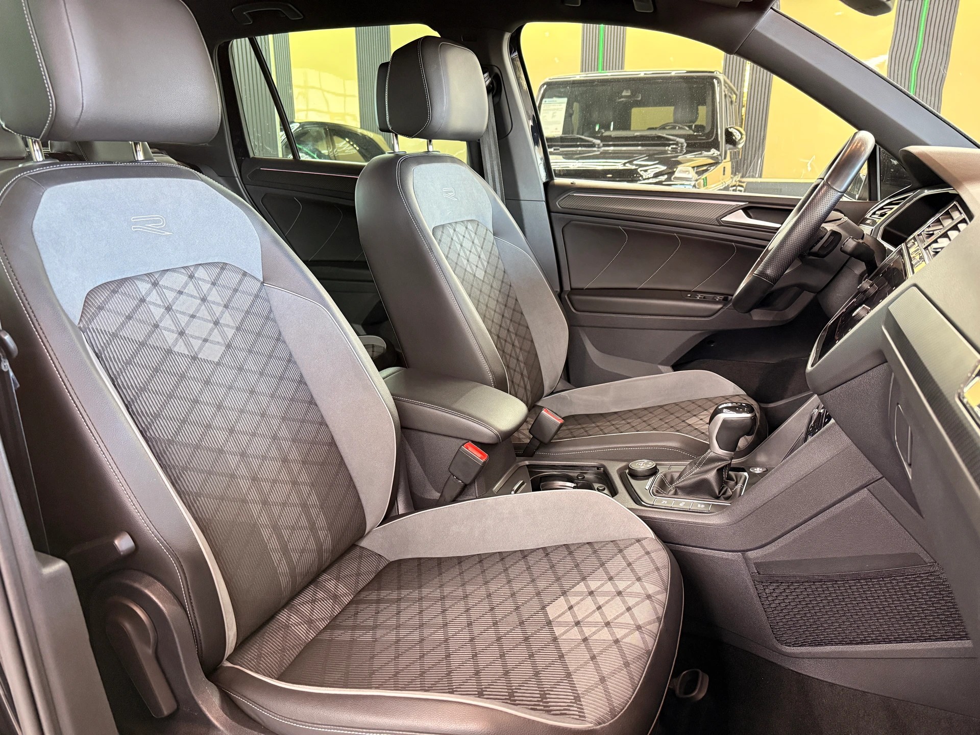 VW Tiguan 2.0TSI R-Line 4Motion DSG-image-11