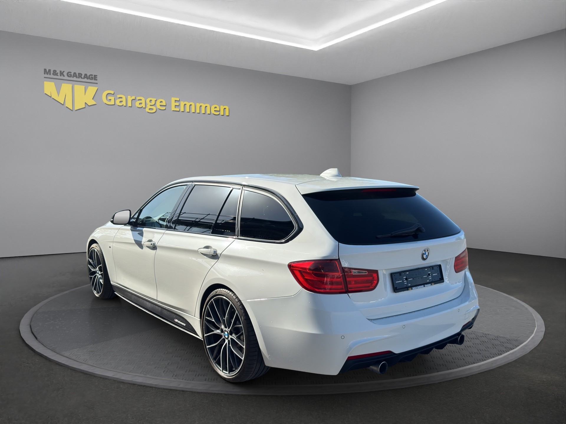 BMW 335i xDrive Touring Sport Line Steptronic-image-2