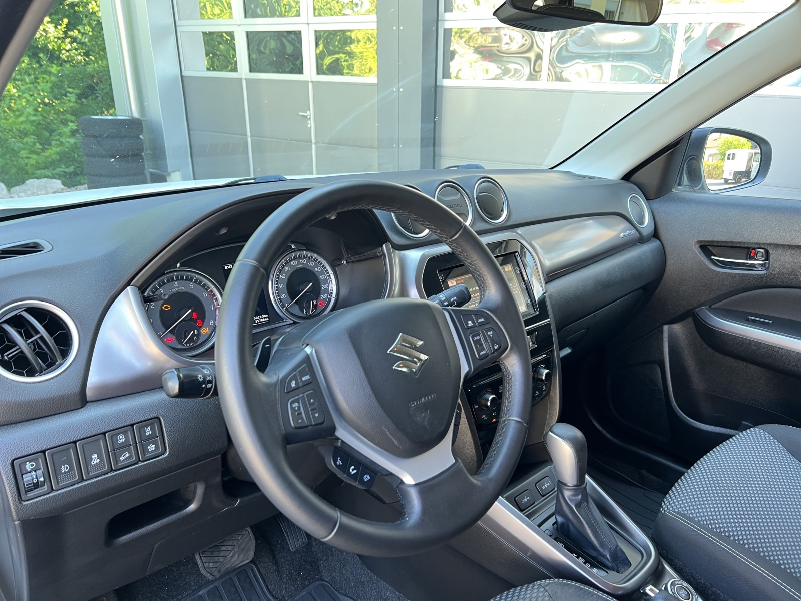 SUZUKI Vitara 1.4 Boosterjet Compact Top Automatic-image-10