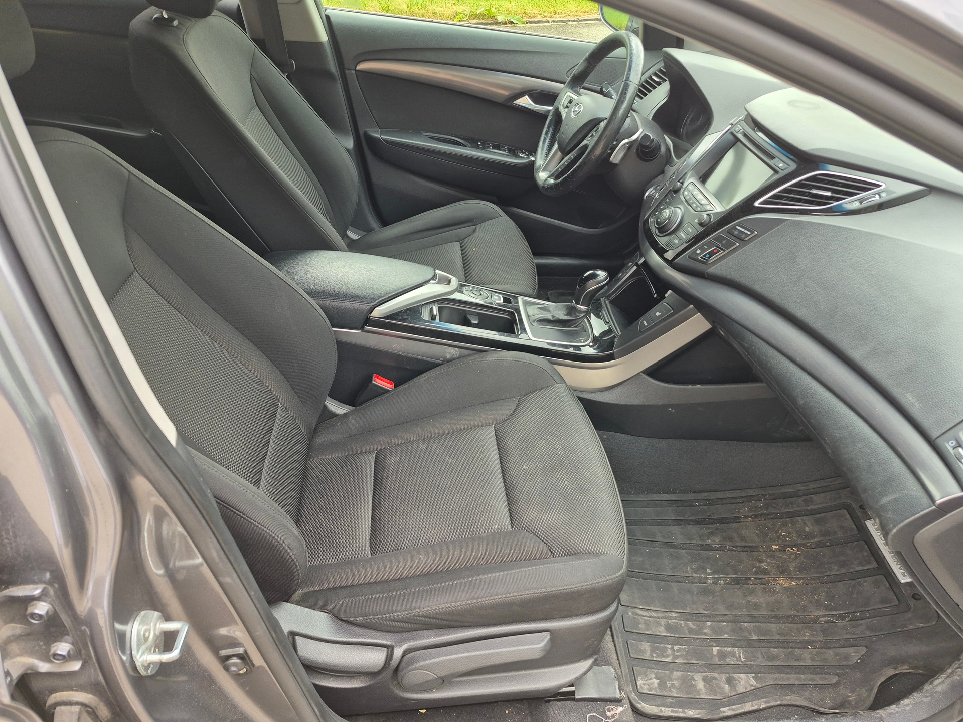 HYUNDAI i40 Wagon 1.7 CRDI Style Automatic-image-9