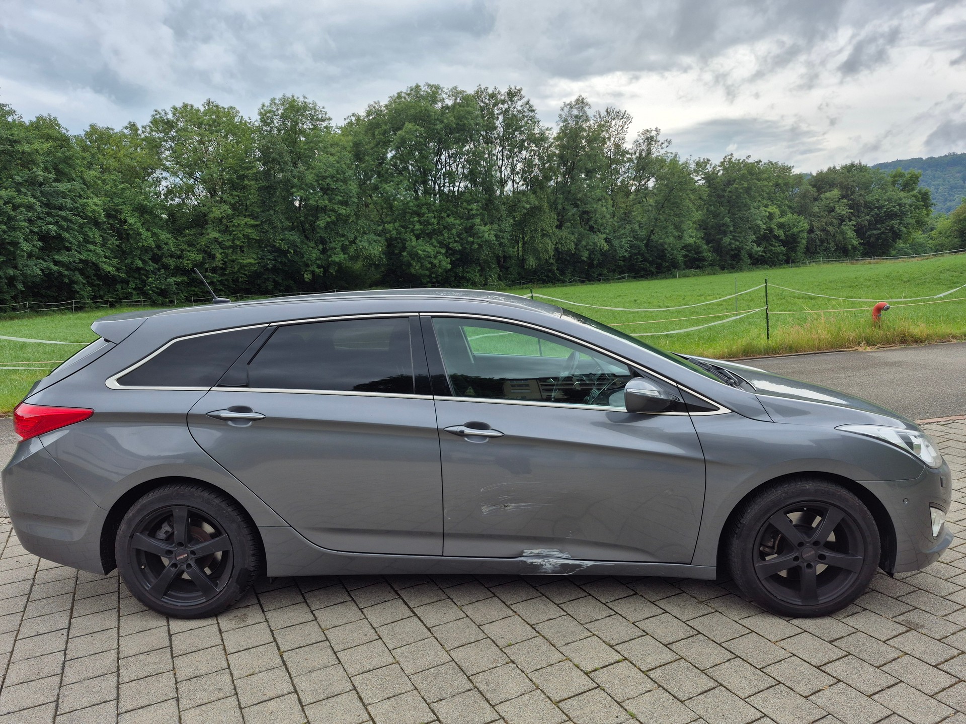 HYUNDAI i40 Wagon 1.7 CRDI Style Automatic-image-3