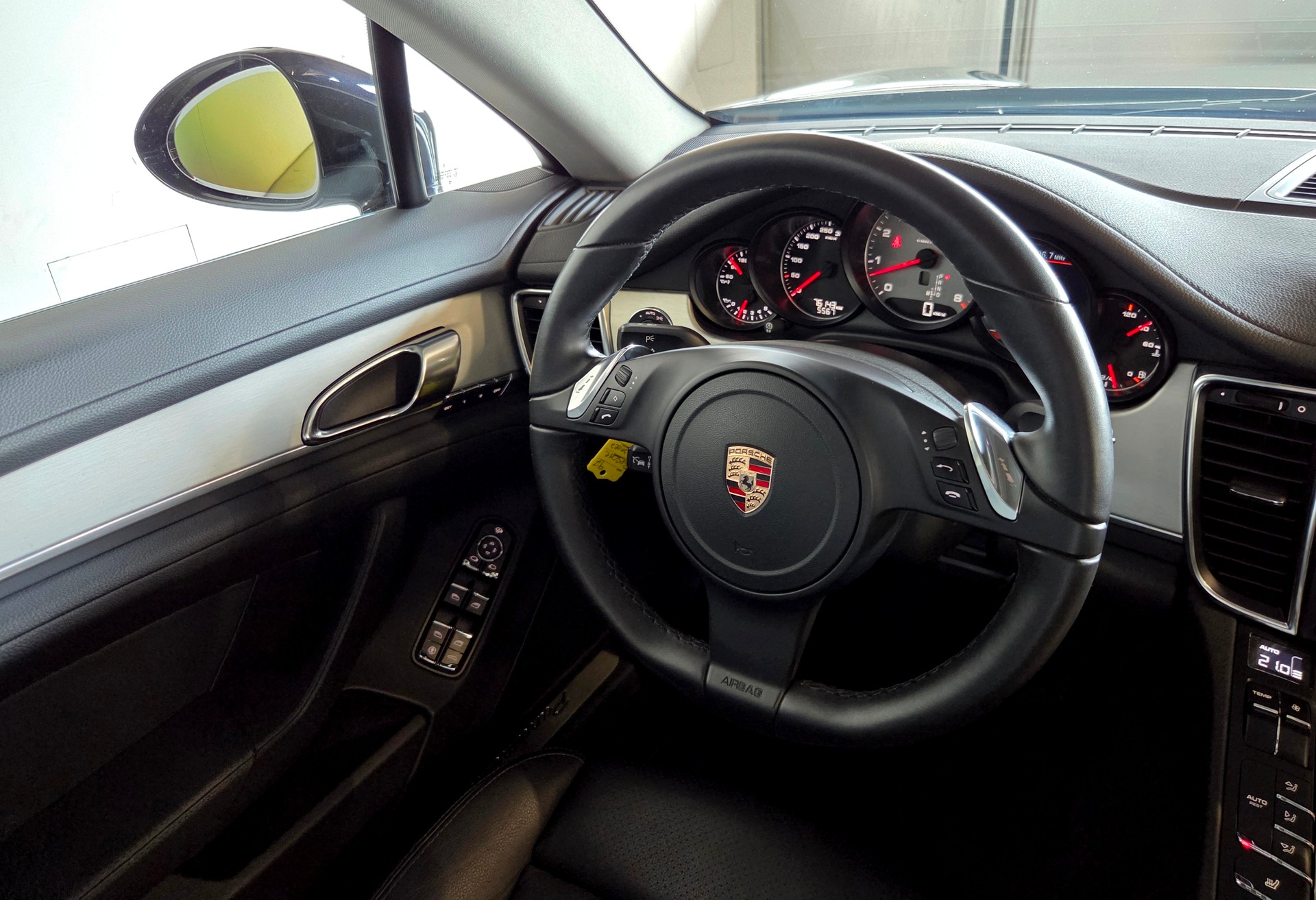 PORSCHE Panamera 4.8 V8 4S PDK-image-17