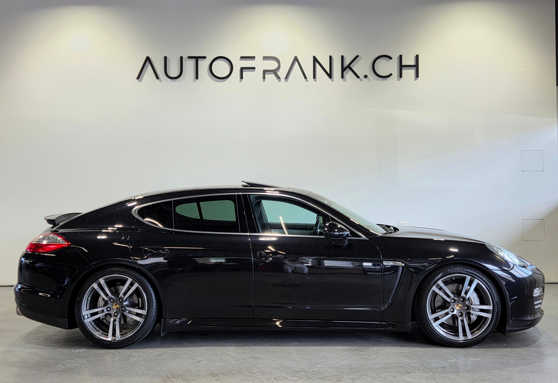 PORSCHE Panamera 4.8 V8 4S PDK-image-1