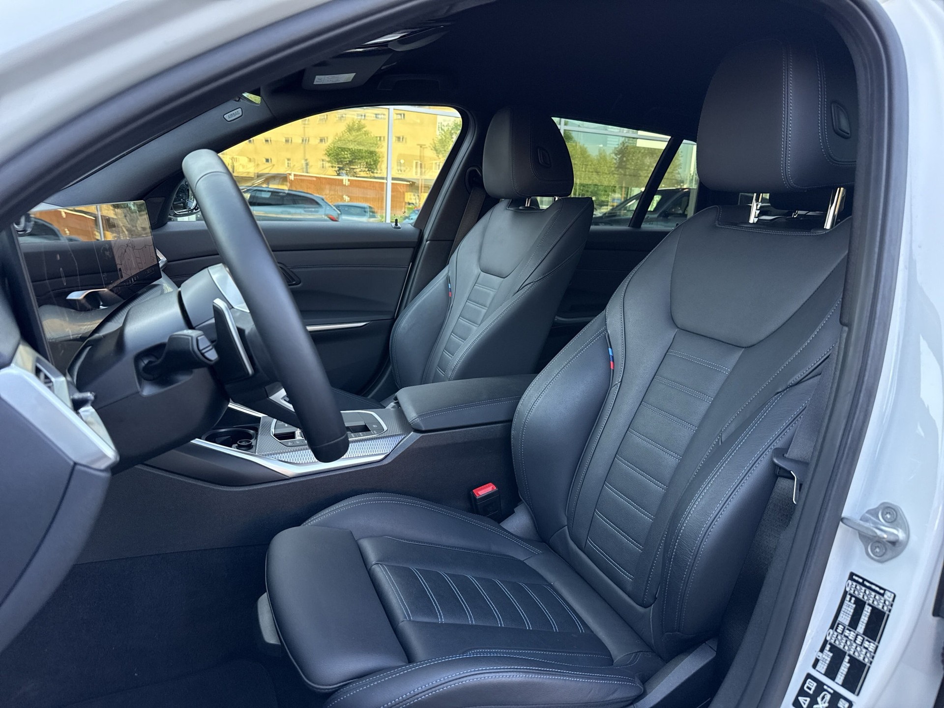 BMW 320d xDrive 48V Touring Steptronic M Sport-image-8