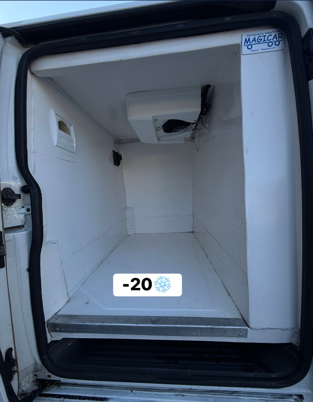 VW T5 2.0 TDI DSG-image-8