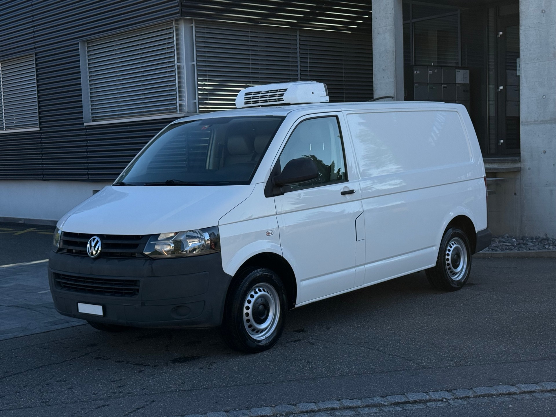 VW T5 2.0 TDI DSG-image-0