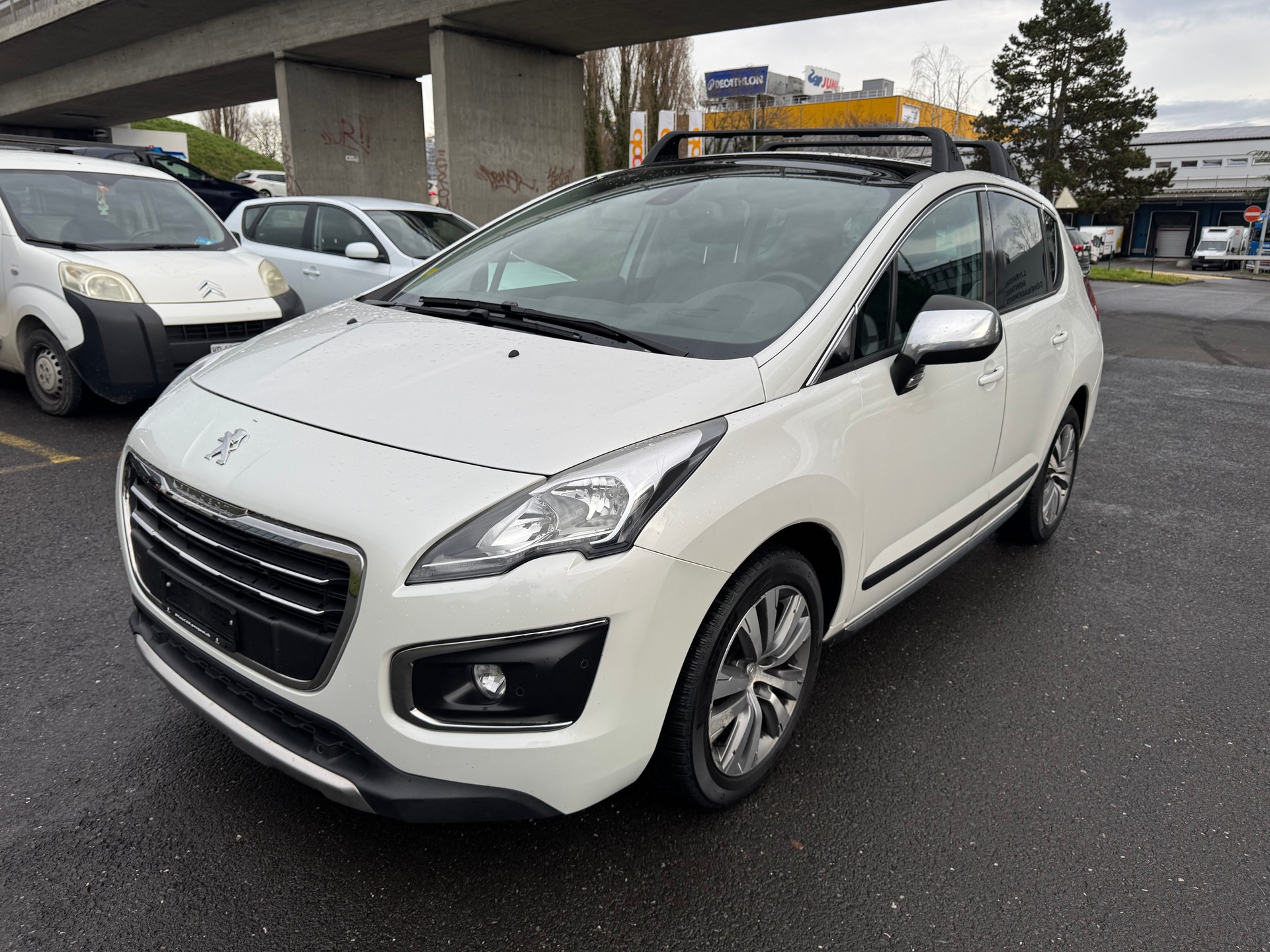 PEUGEOT 3008 1.6 Blue HDI Sensation Tiptronic-image-1