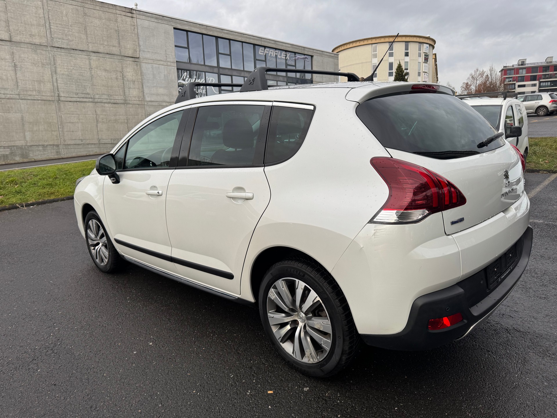PEUGEOT 3008 1.6 Blue HDI Sensation Tiptronic-image-2