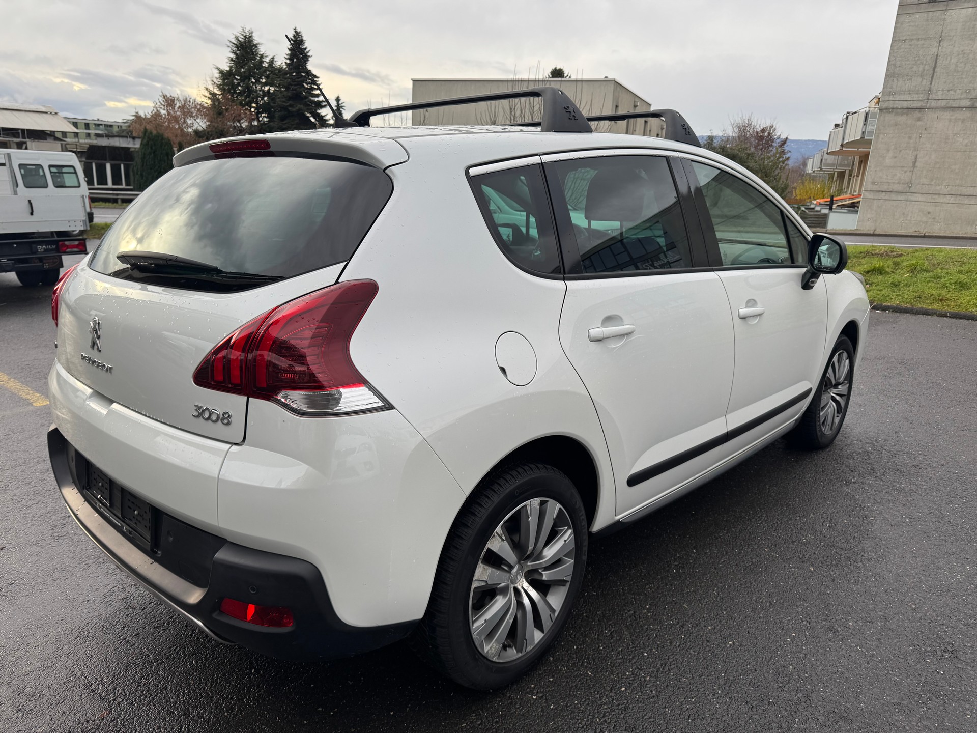 PEUGEOT 3008 1.6 Blue HDI Sensation Tiptronic-image-3
