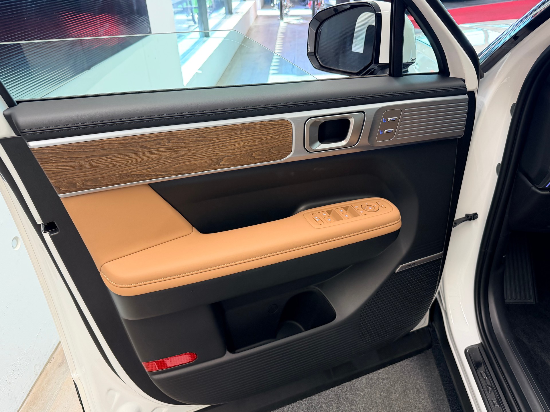HYUNDAI Santa Fe 1.6 T-GDi PHEV Calligraphy 4WD Automatic-image-11