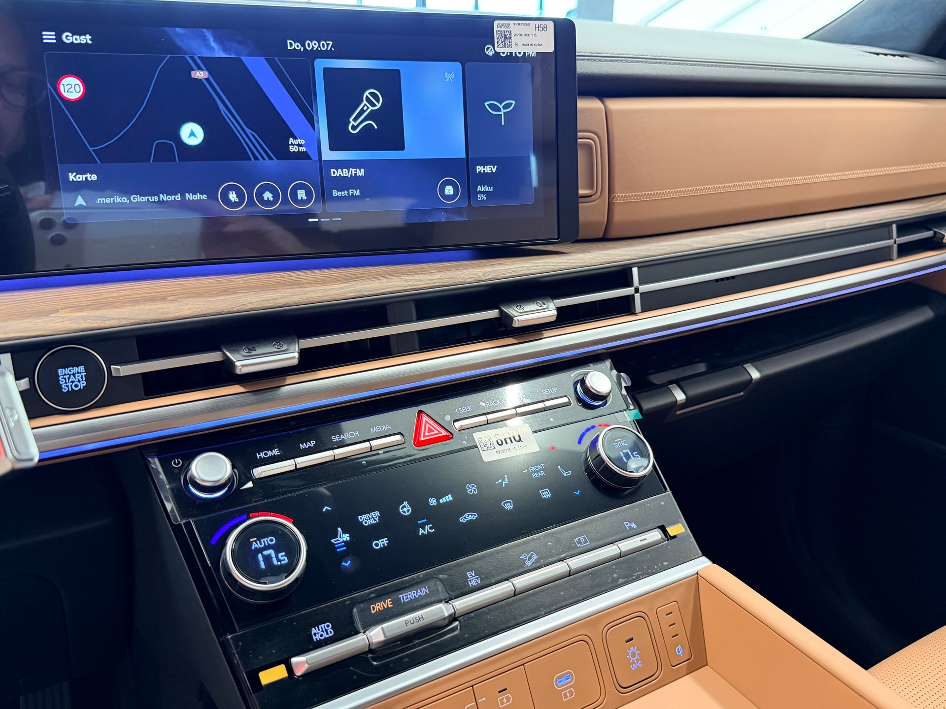 HYUNDAI Santa Fe 1.6 T-GDi PHEV Calligraphy 4WD Automatic-image-23