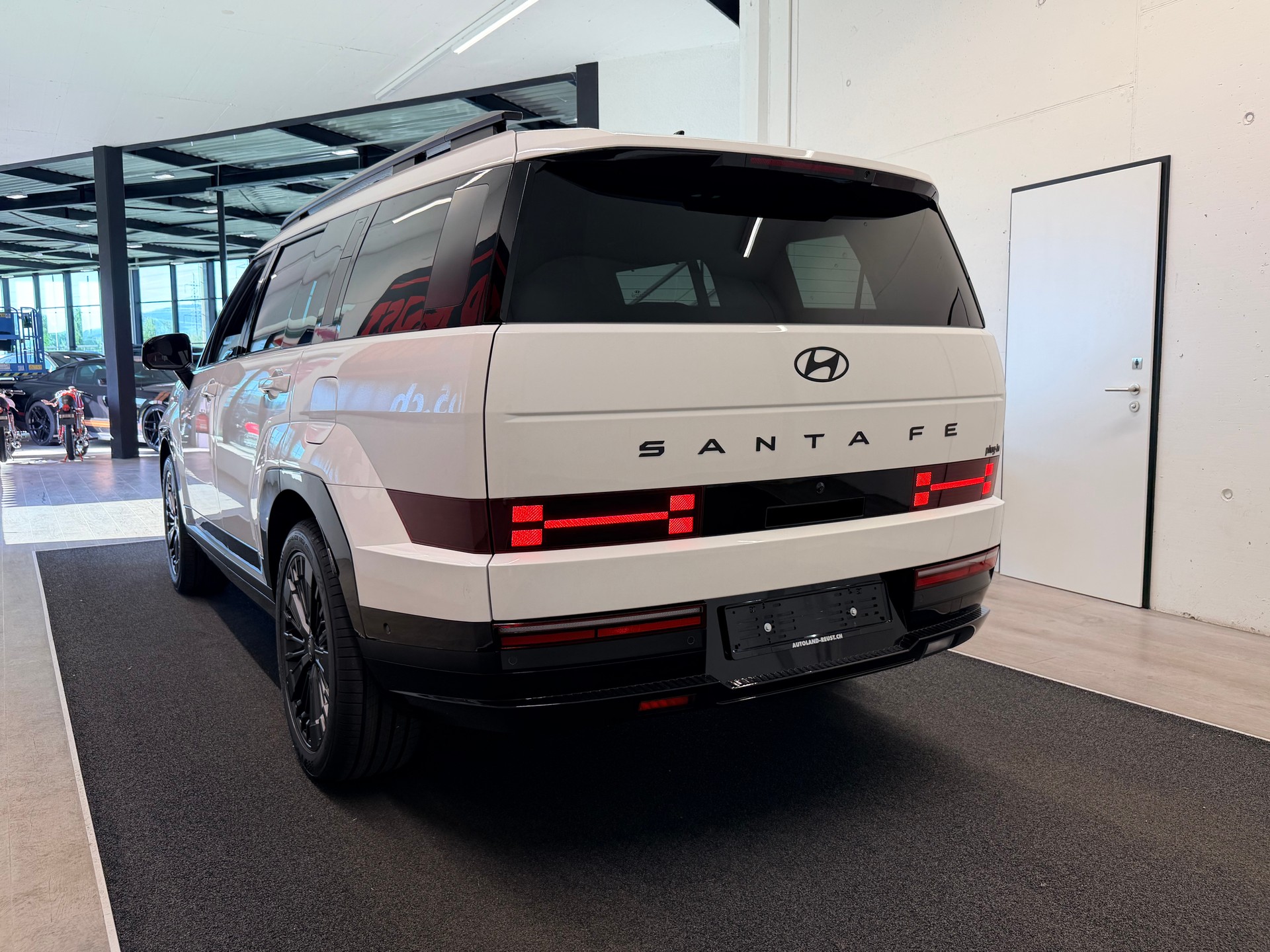 HYUNDAI Santa Fe 1.6 T-GDi PHEV Calligraphy 4WD Automatic-image-7