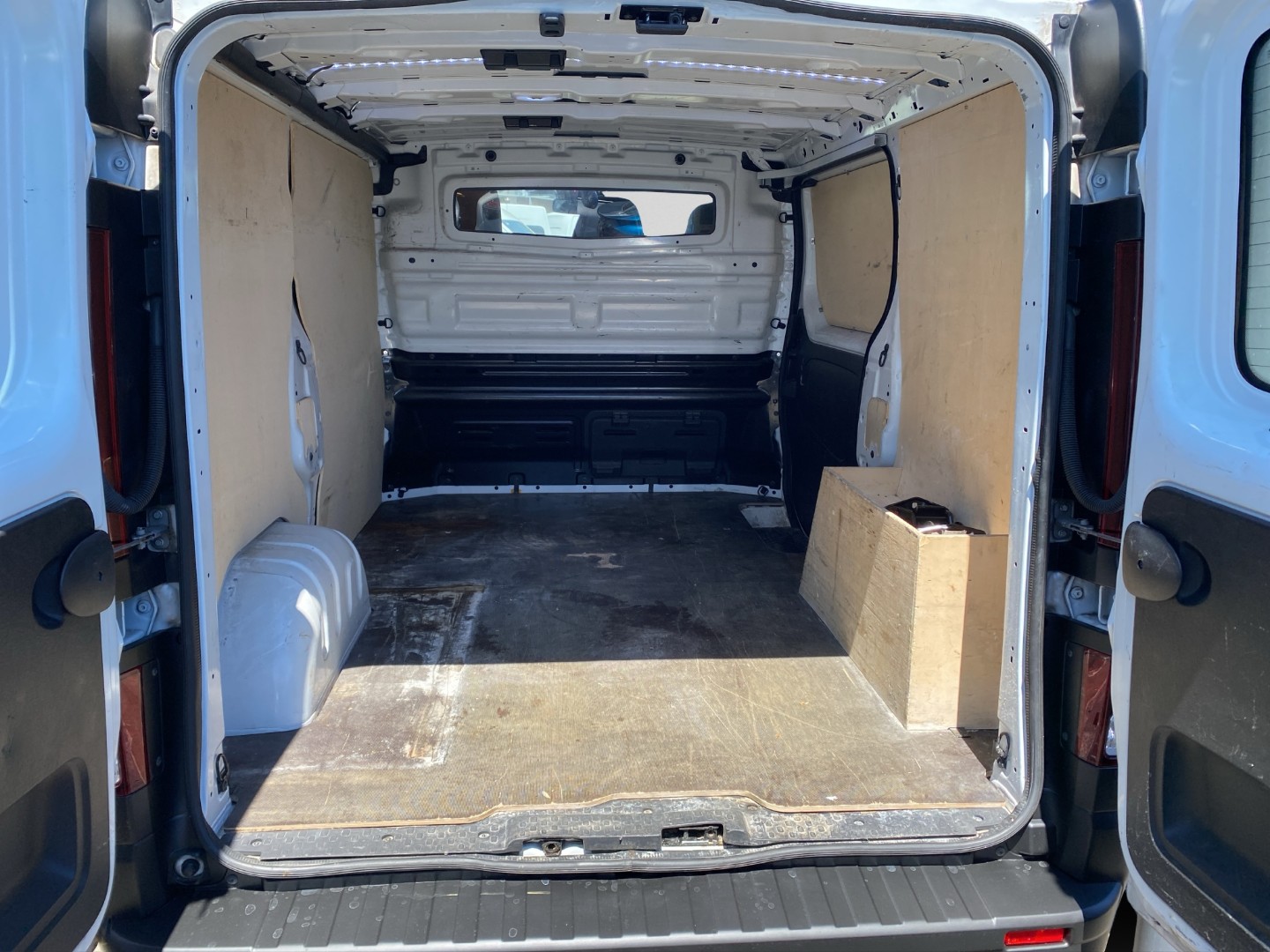 RENAULT Trafic 2.0 Blue dCi 150 Advance L1H1 EDC EN-image-13
