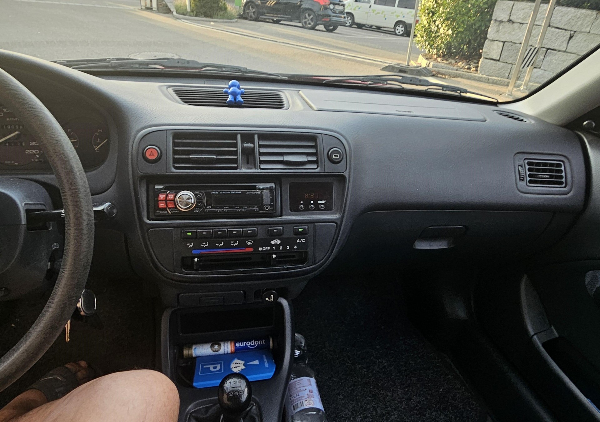 HONDA Civic 1.5i LS VTEC Swiss 2000-image-5