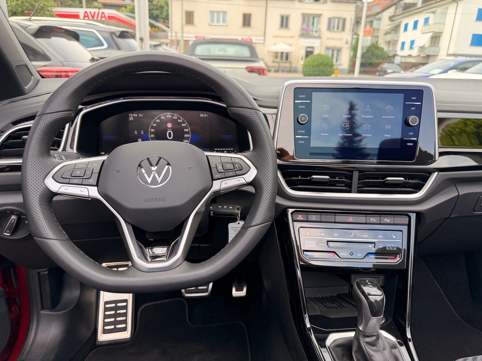 VW T-Roc CABRIOLET 1.5 TSI 150PS R-LINE *** ANHÄNGEKUPPLUNG ***-image-8