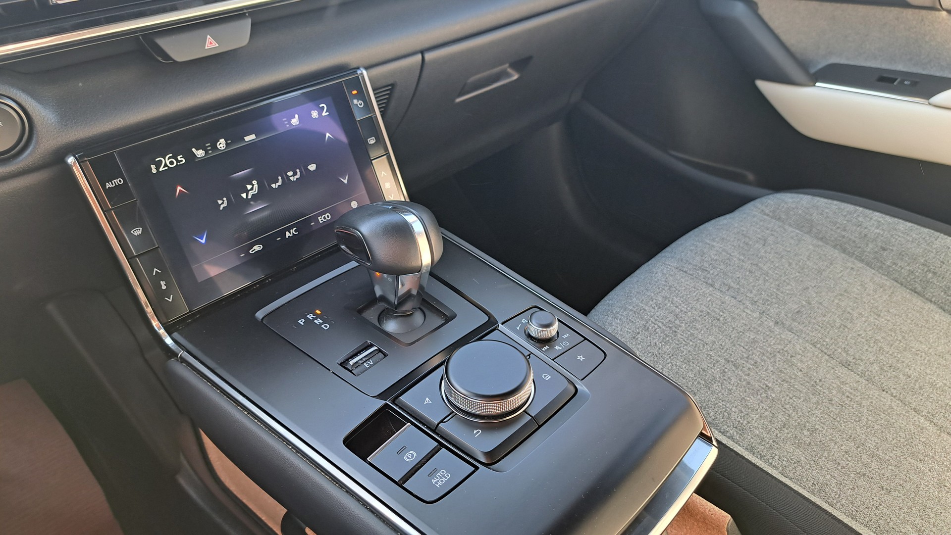 MAZDA MX-30 PHEV e-Skyactiv R-EV 170 Exclusive-Line-image-12