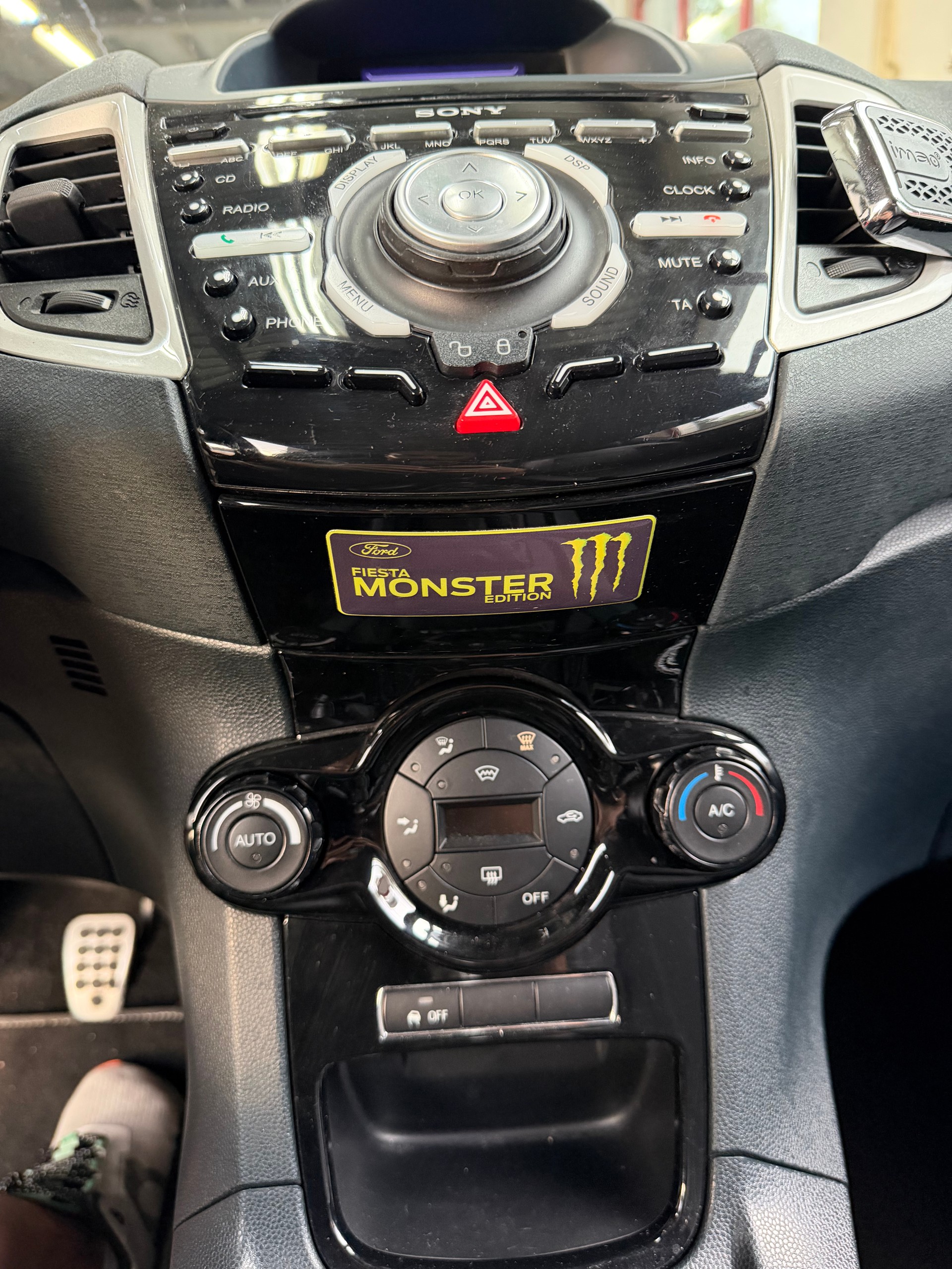 FORD Fiesta 1.6 16V Monster Edition //NEU AB MFK!-image-14