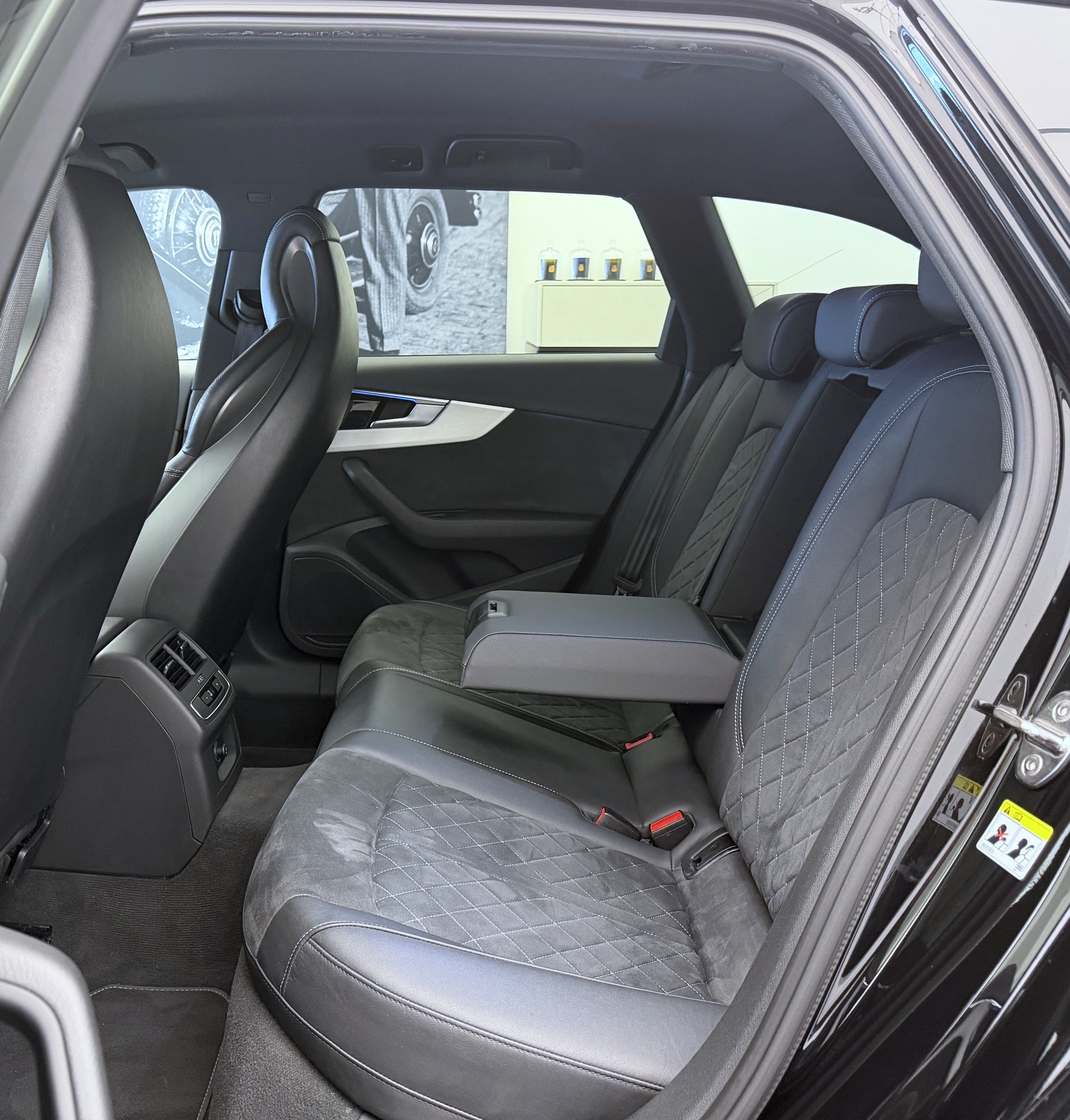 AUDI A4 Avant 40 TDI S line Attraction quattro S-tronic-image-20