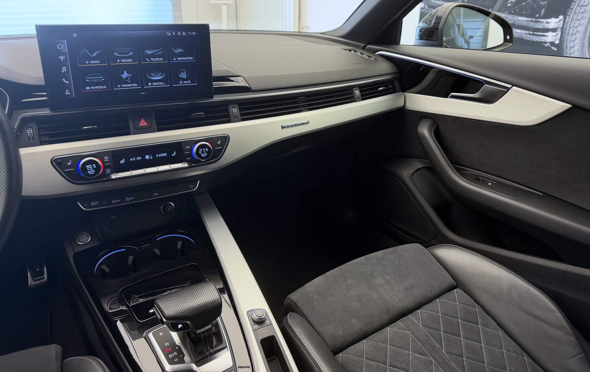 AUDI A4 Avant 40 TDI S line Attraction quattro S-tronic-image-17