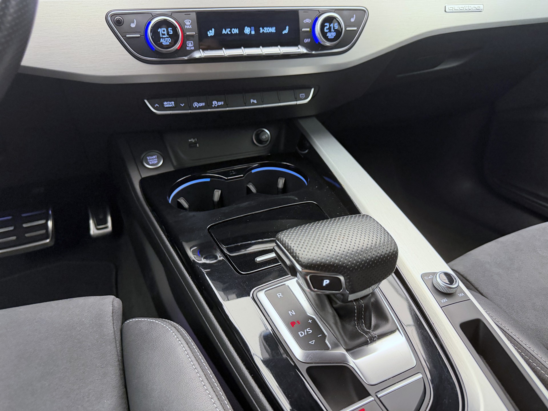 AUDI A4 Avant 40 TDI S line Attraction quattro S-tronic-image-13