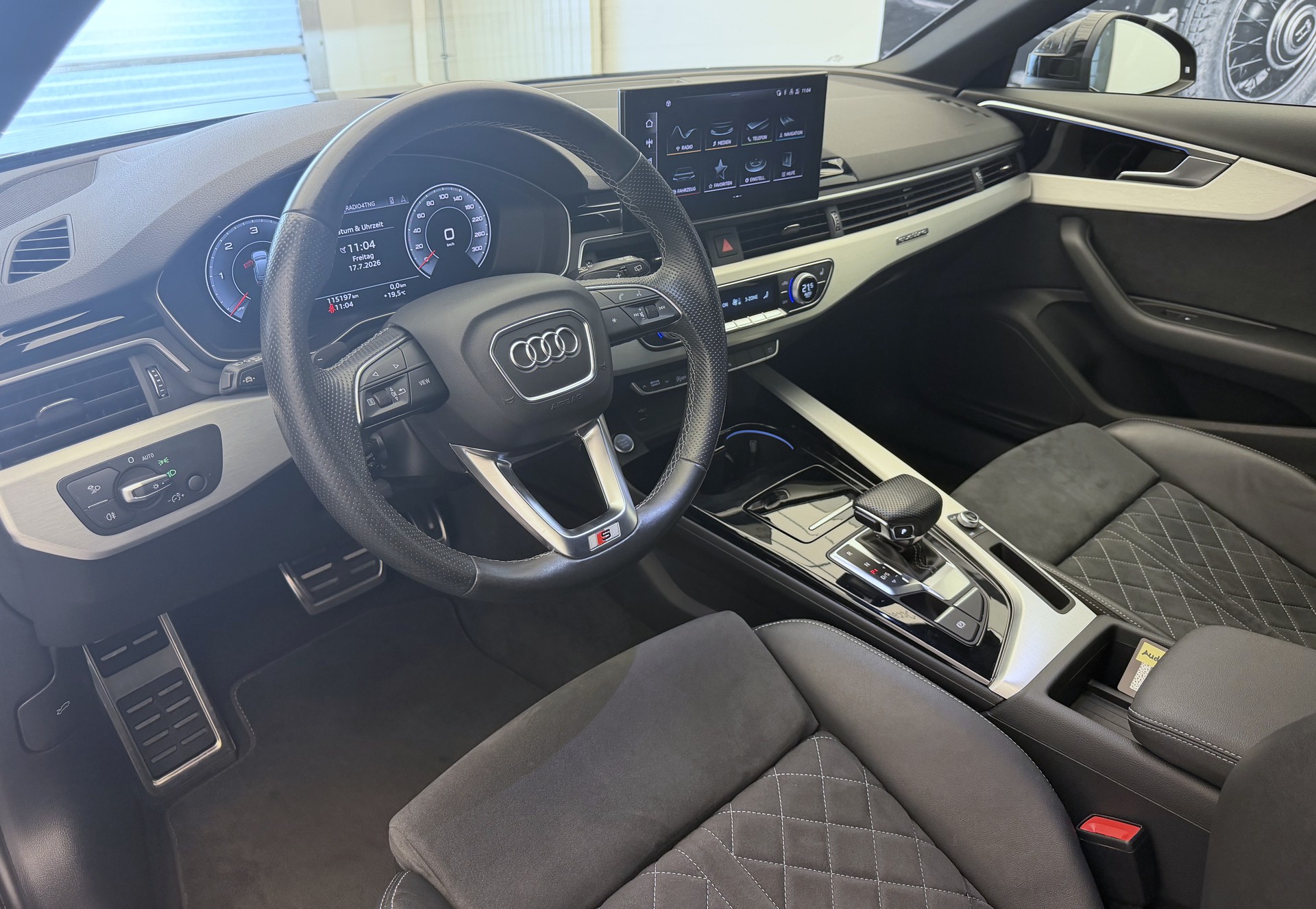 AUDI A4 Avant 40 TDI S line Attraction quattro S-tronic-image-7