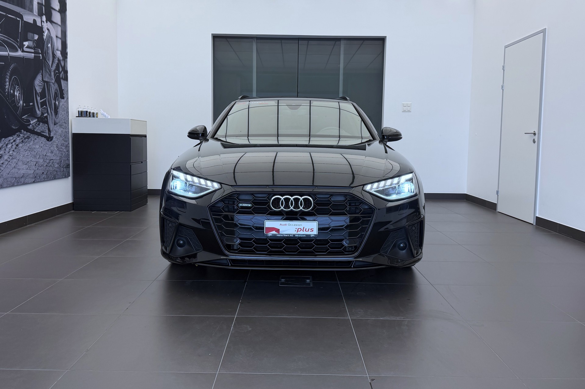 AUDI A4 Avant 40 TDI S line Attraction quattro S-tronic-showroom-element-1