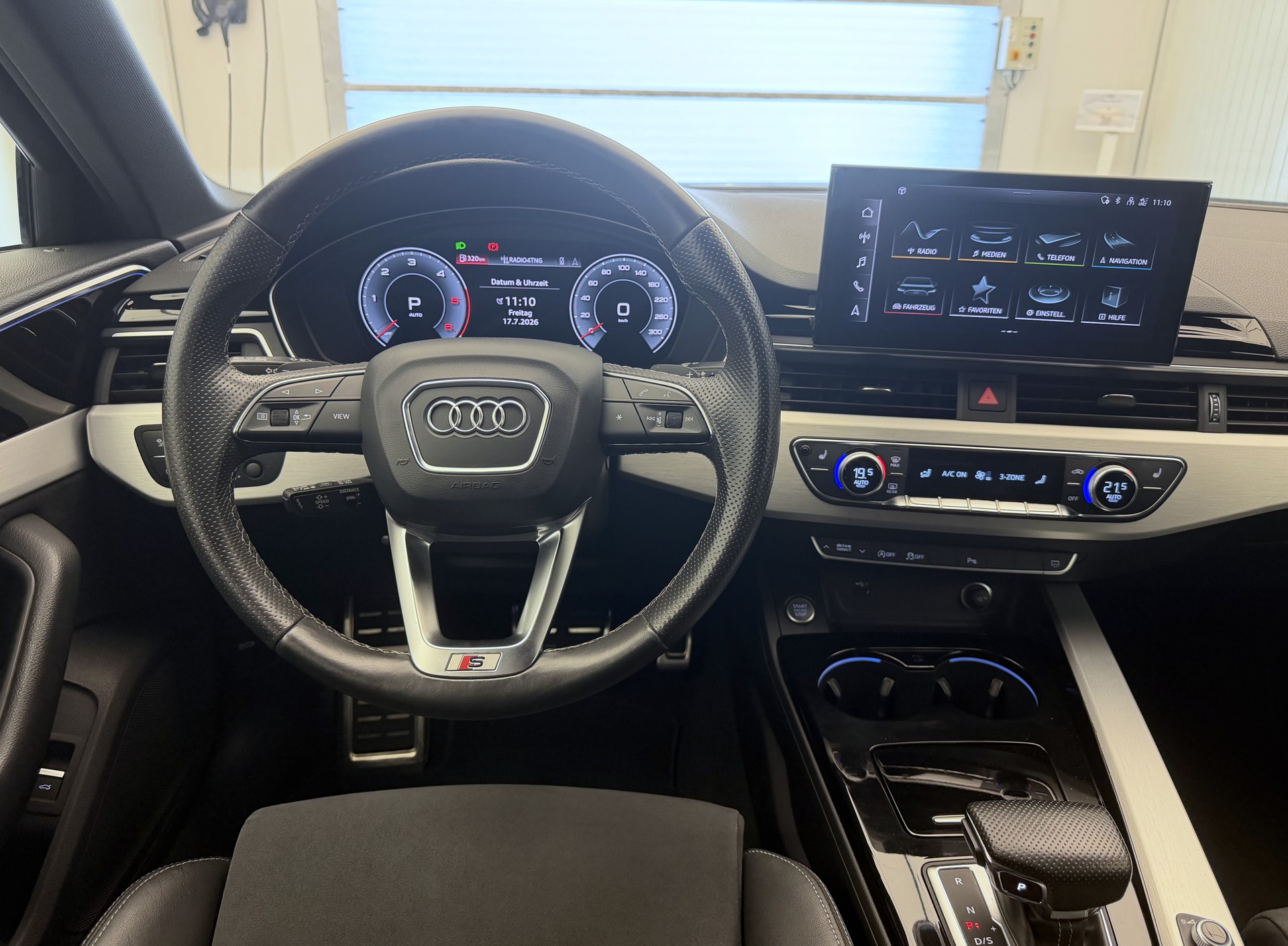 AUDI A4 Avant 40 TDI S line Attraction quattro S-tronic-image-8