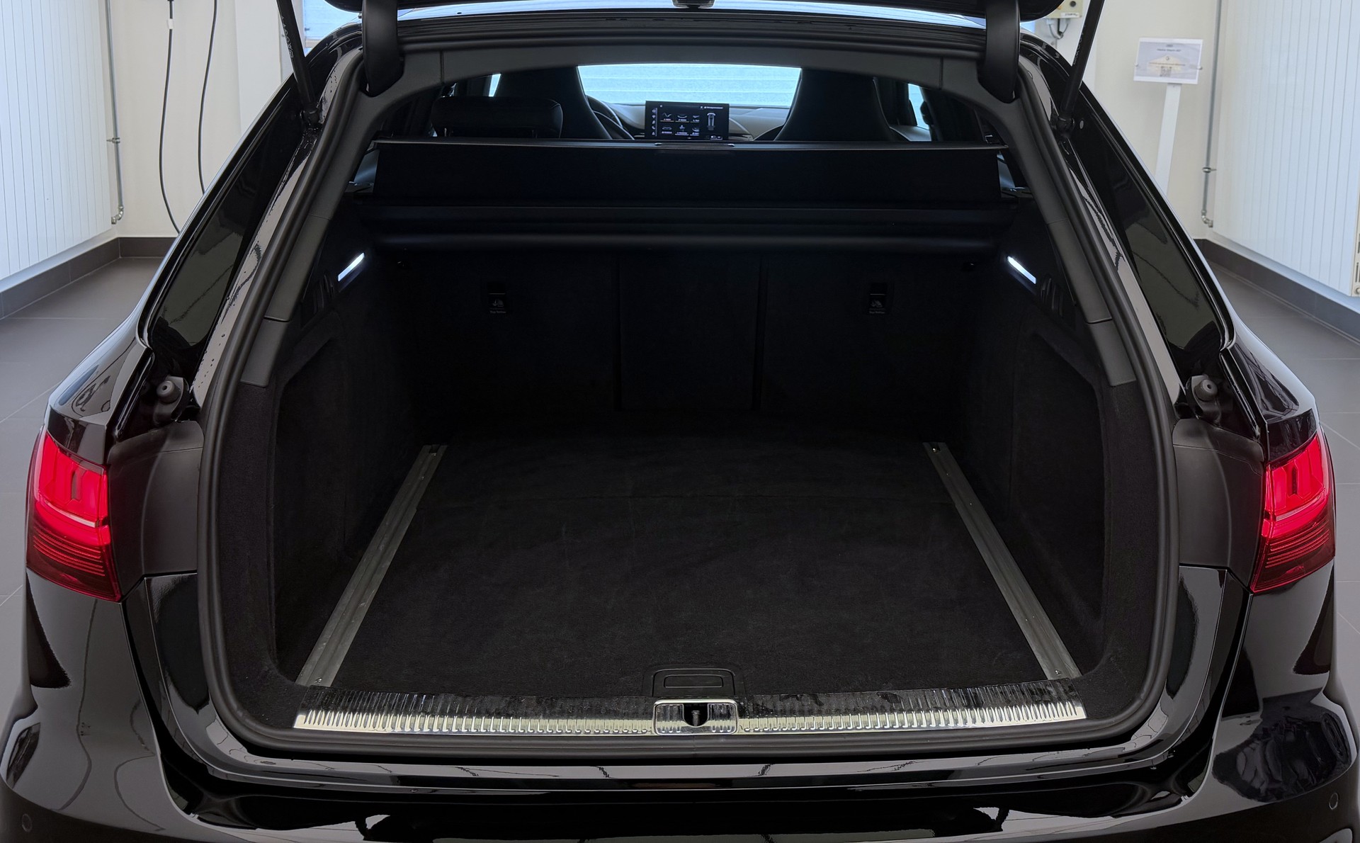 AUDI A4 Avant 40 TDI S line Attraction quattro S-tronic-image-21