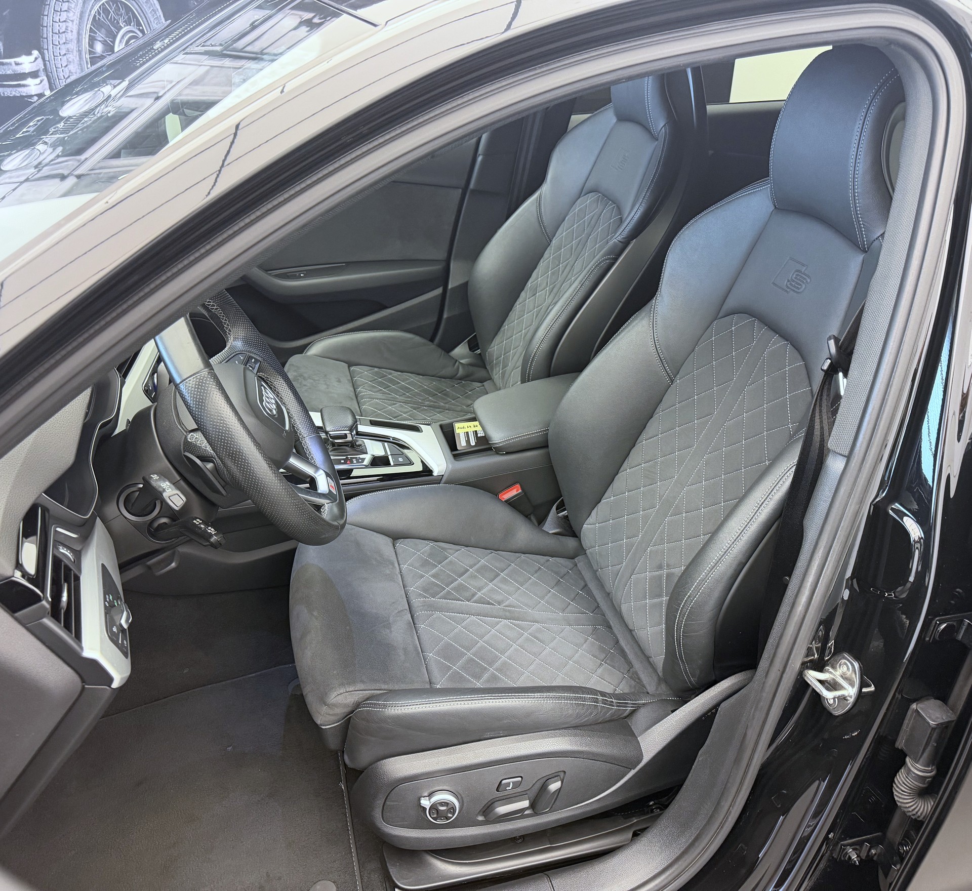 AUDI A4 Avant 40 TDI S line Attraction quattro S-tronic-image-5