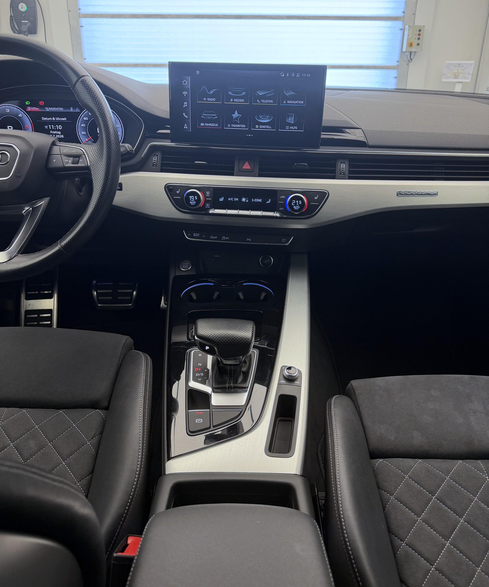 AUDI A4 Avant 40 TDI S line Attraction quattro S-tronic-image-11