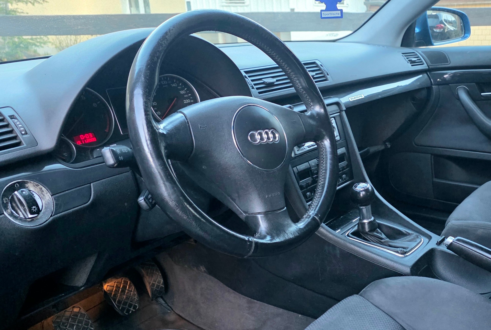 AUDI A4 1.8 T quattro-image-13