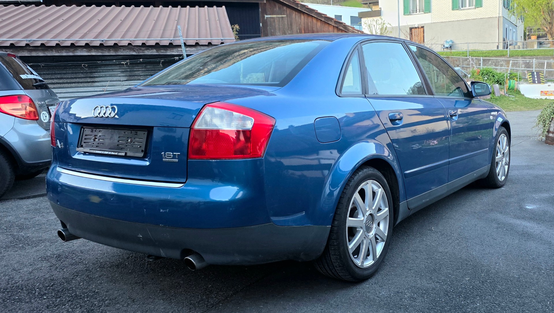 AUDI A4 1.8 T quattro-image-11