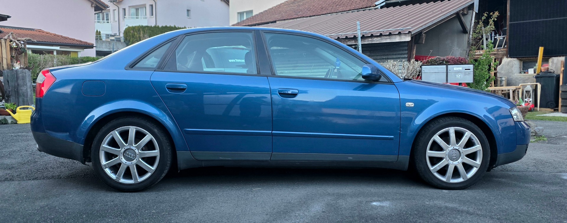 AUDI A4 1.8 T quattro-image-10