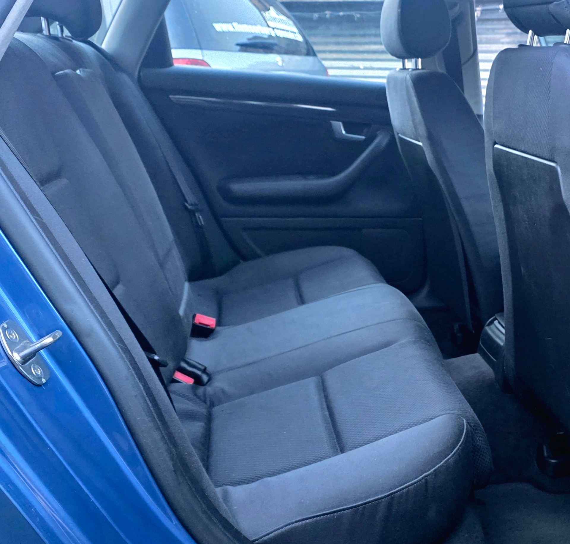 AUDI A4 1.8 T quattro-image-14