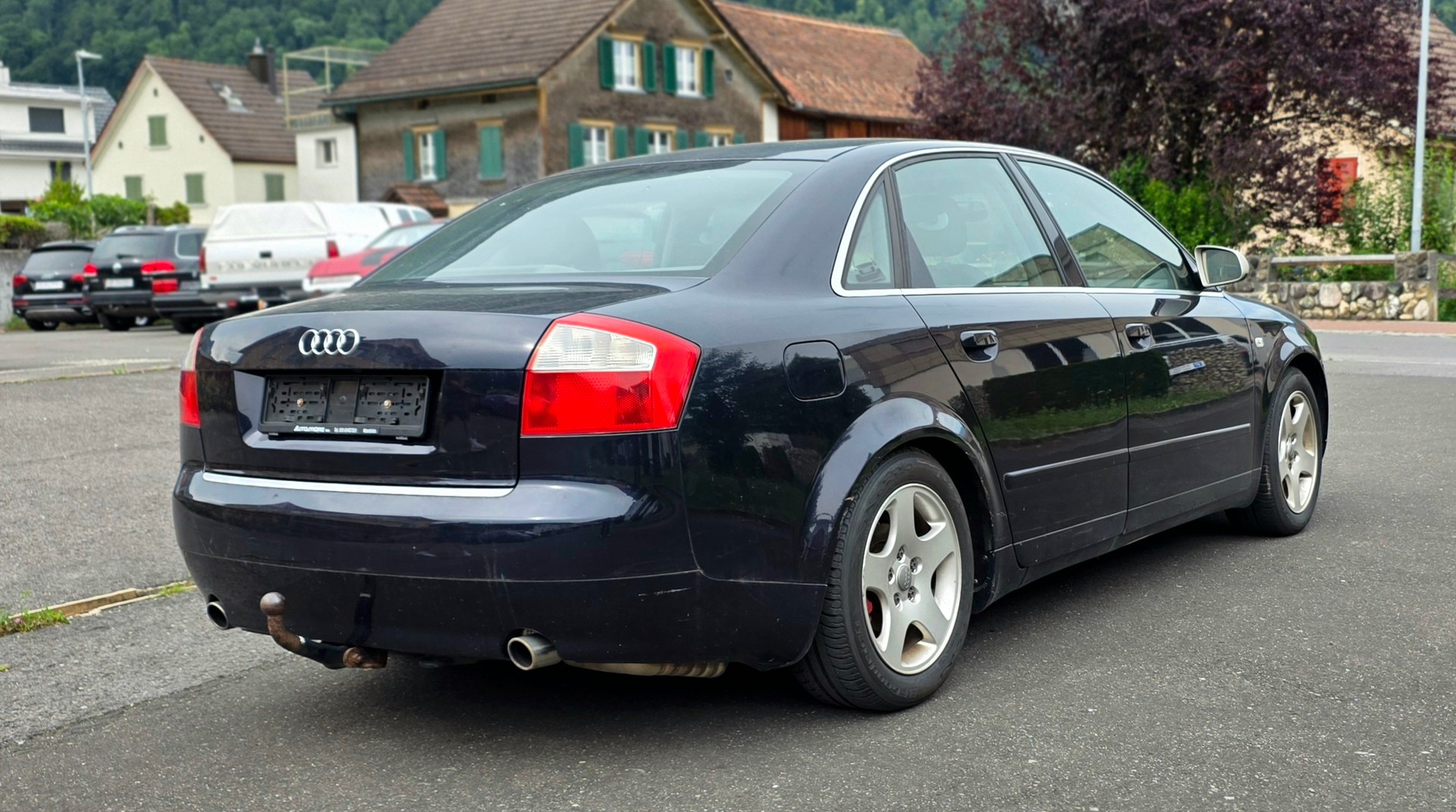 AUDI A4 1.8 T quattro-image-3