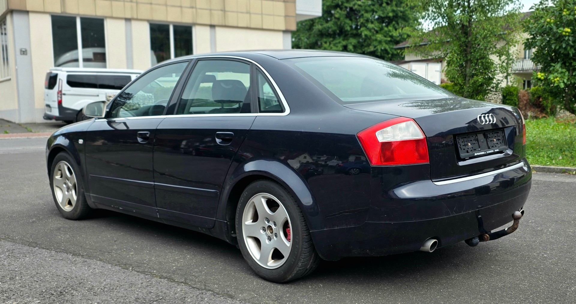 AUDI A4 1.8 T quattro-image-2