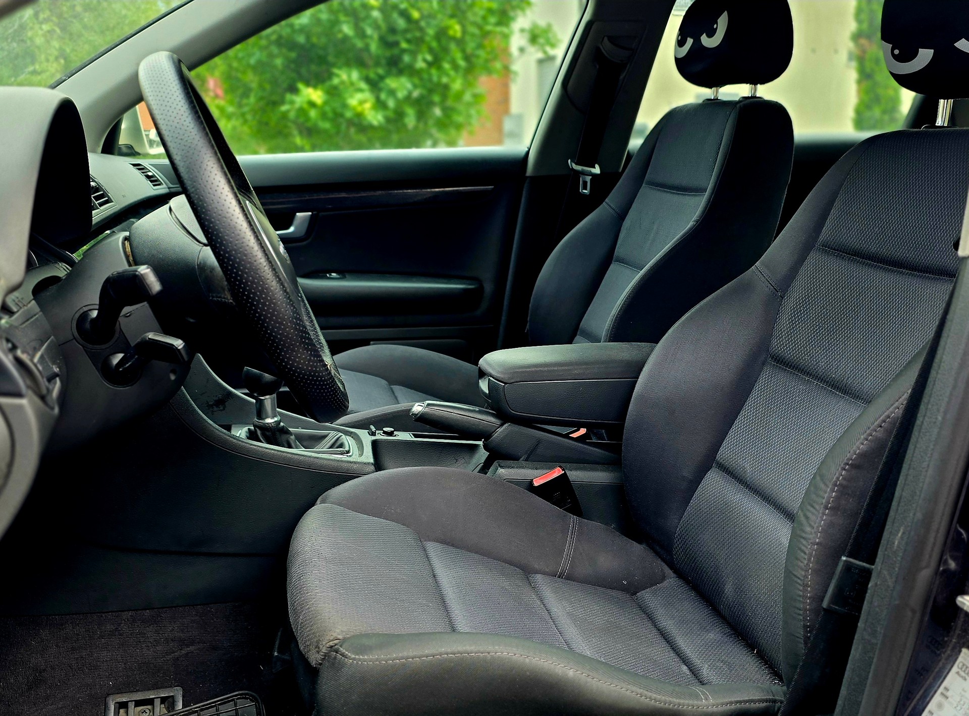 AUDI A4 1.8 T quattro-image-7