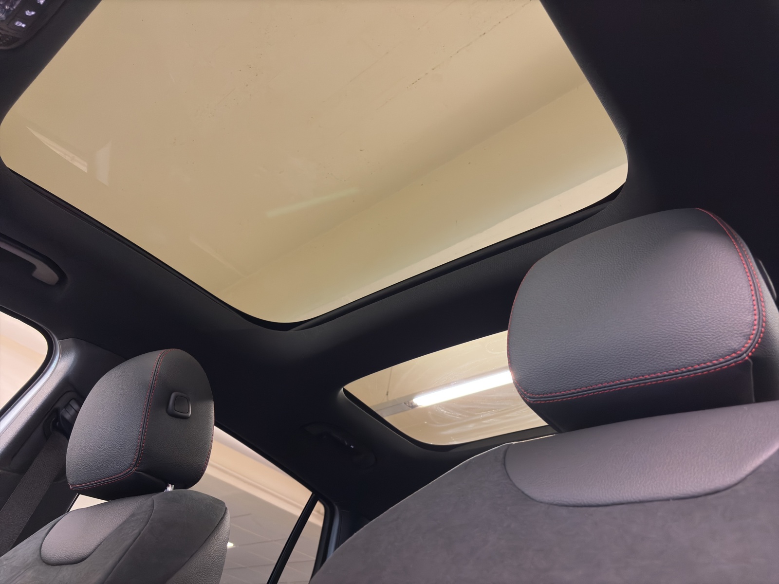 MERCEDES-BENZ GLA 220 4M-image-11