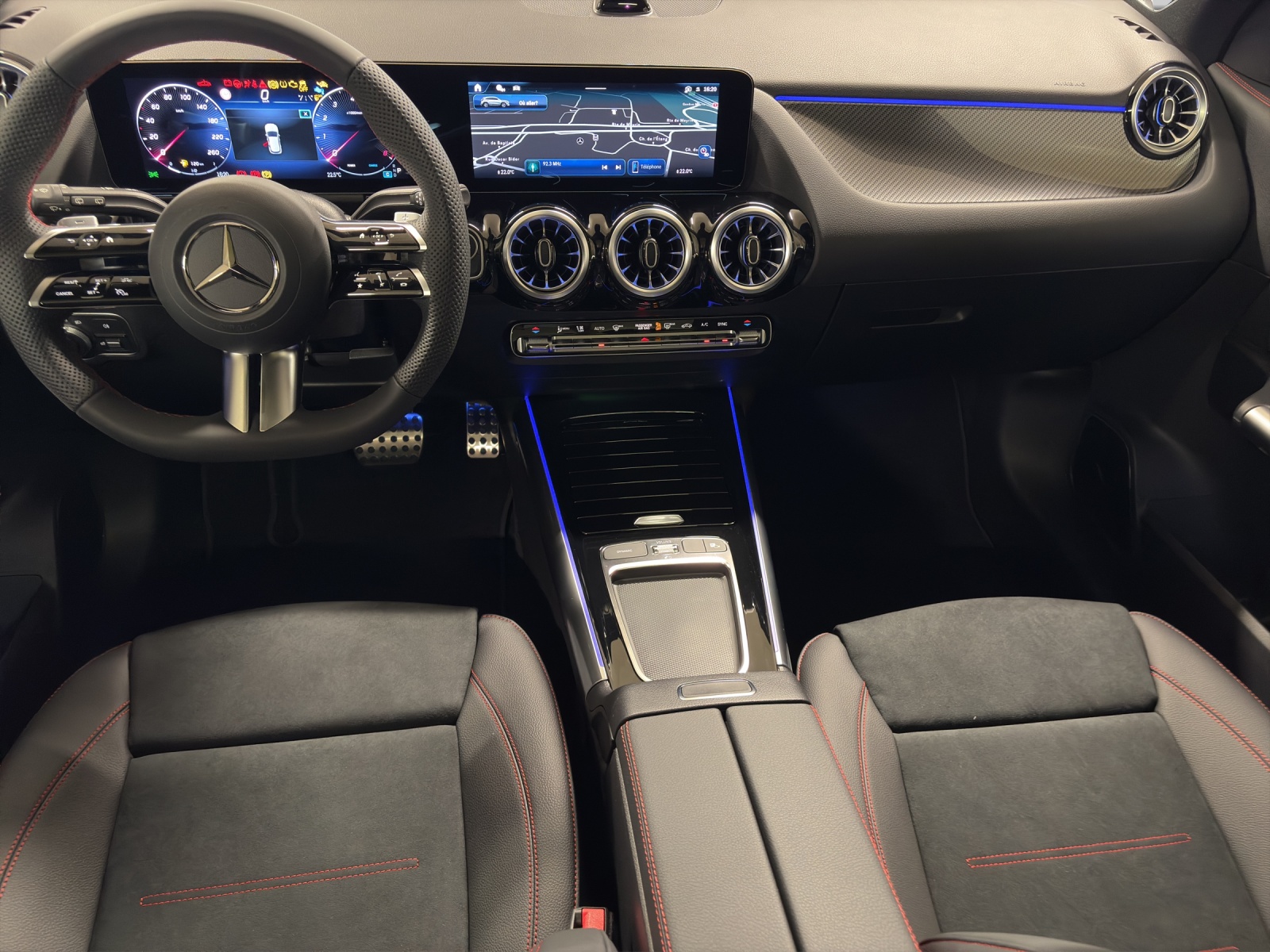 MERCEDES-BENZ GLA 220 4M-image-5