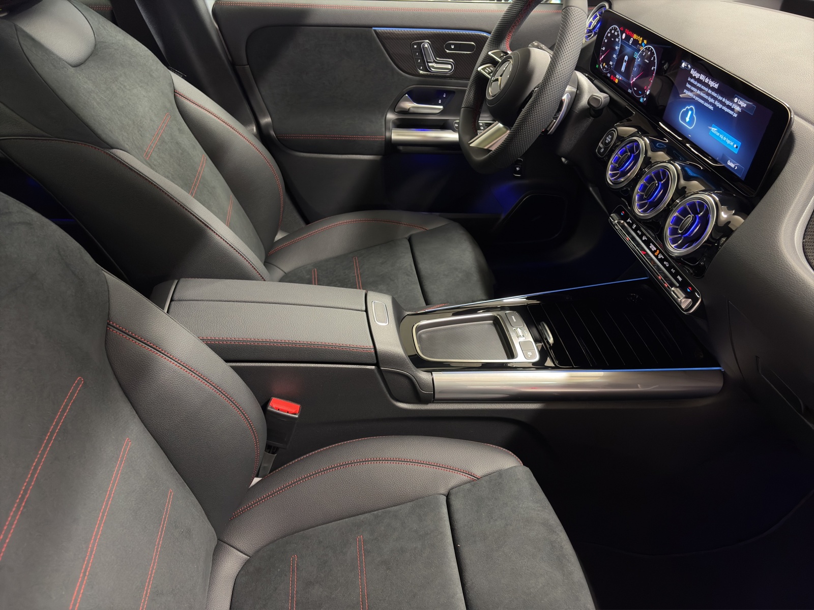 MERCEDES-BENZ GLA 220 4M-image-9