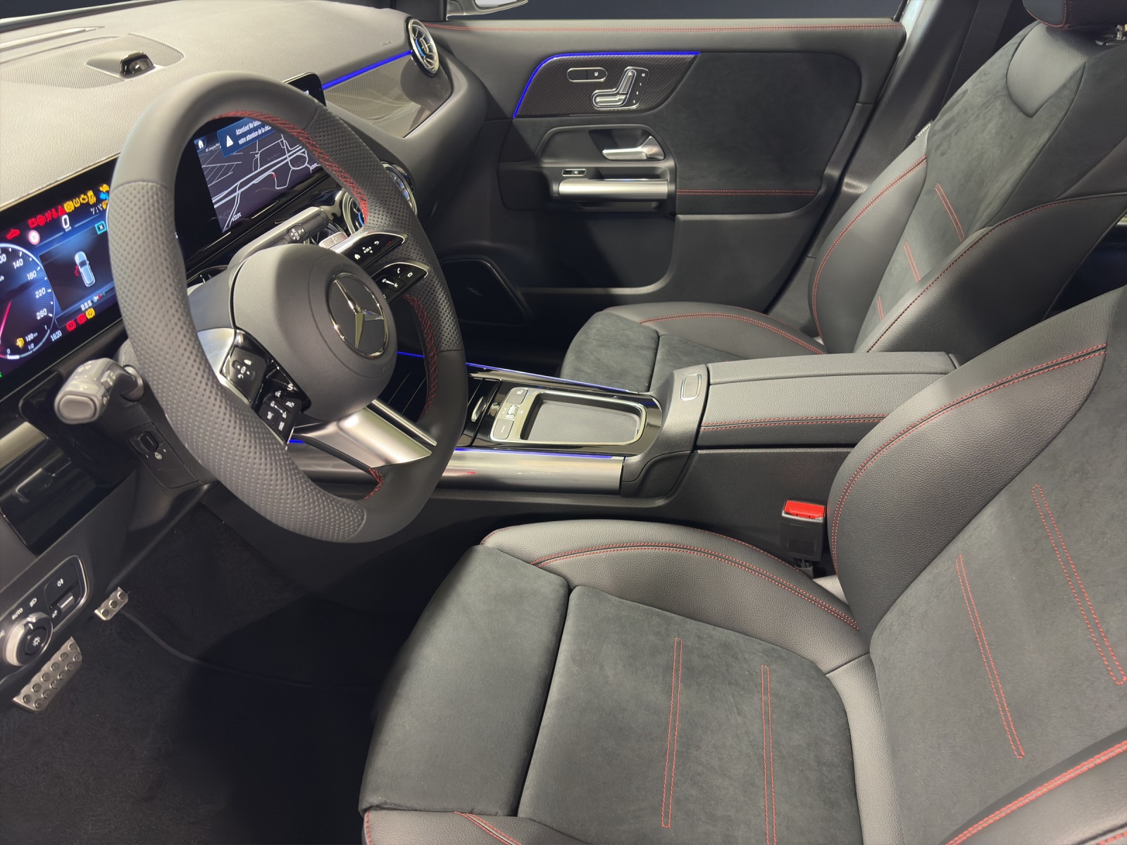 MERCEDES-BENZ GLA 220 4M-image-8