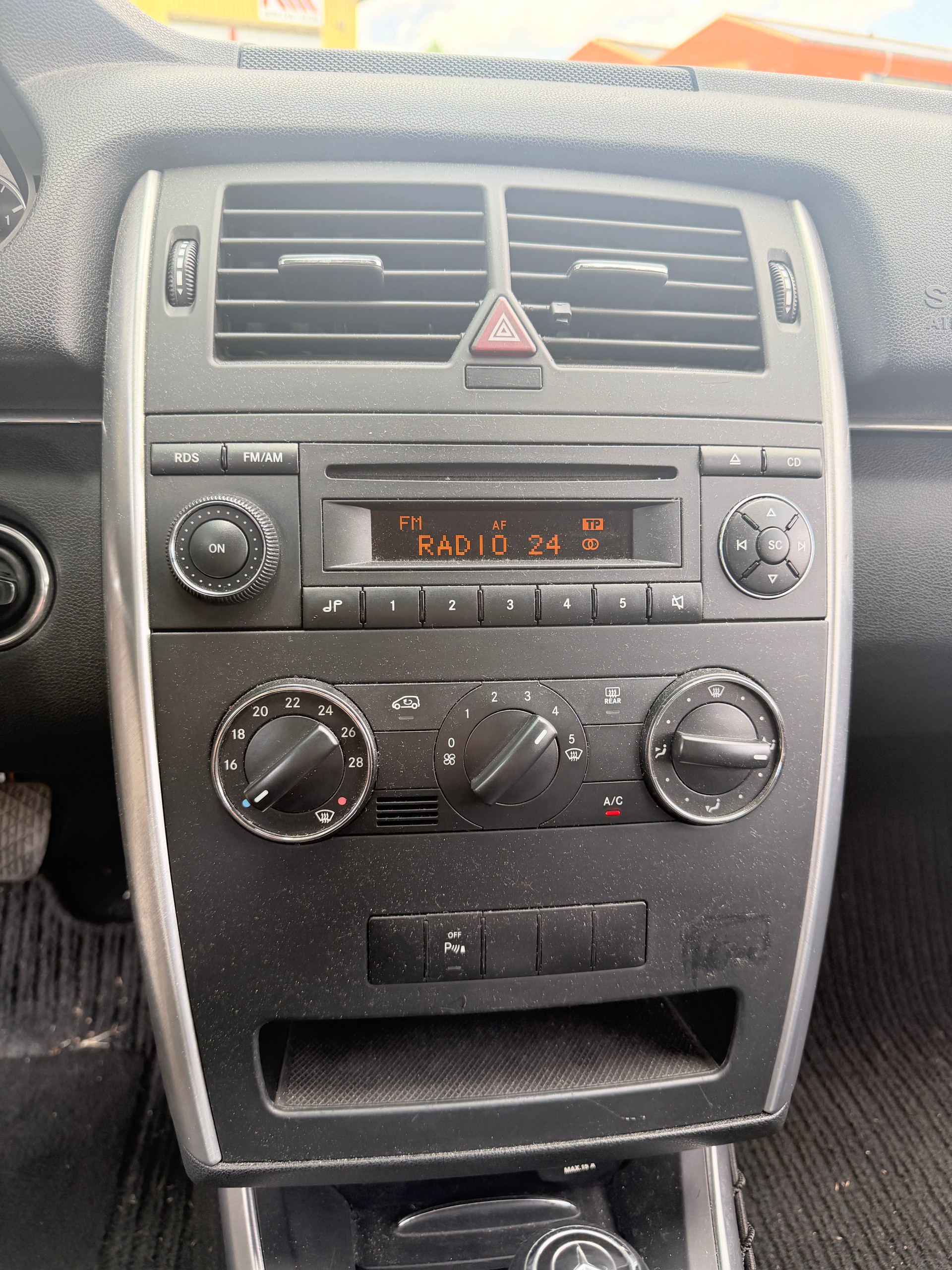 MERCEDES-BENZ B 200 Autotronic-image-12
