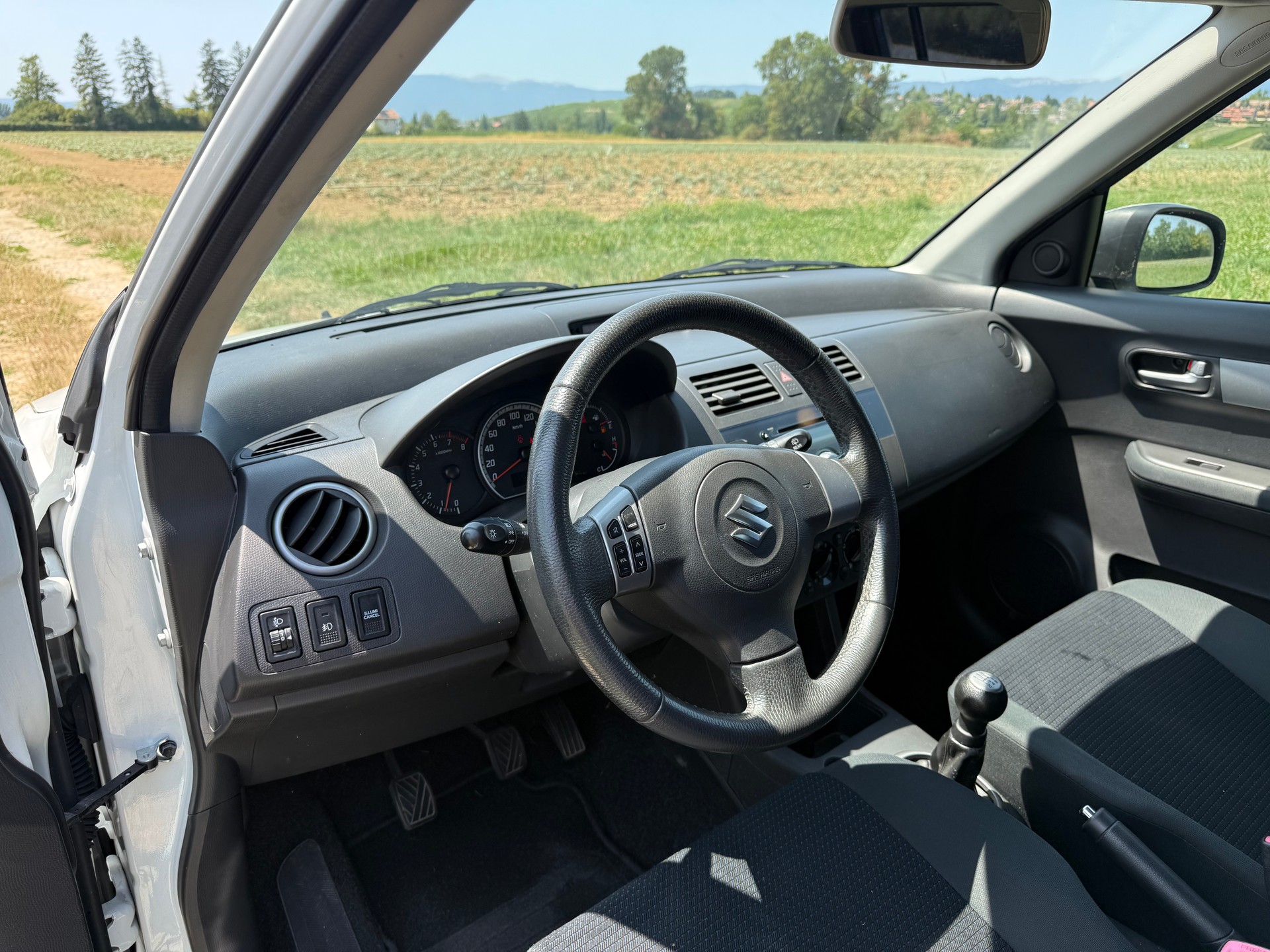SUZUKI Swift 1.3i 16V GL Top-image-8