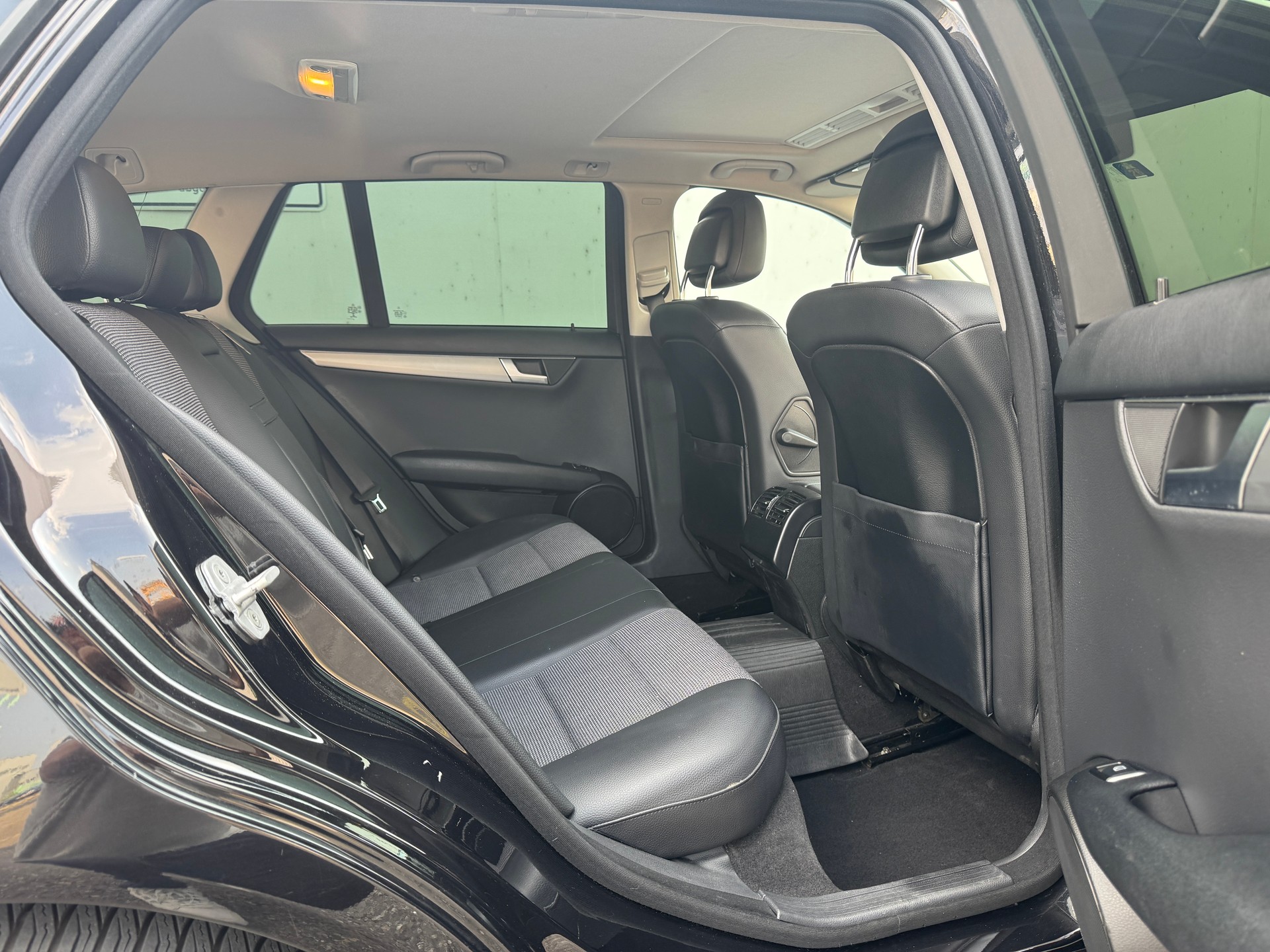 MERCEDES-BENZ C 220 CDI Avantgarde-image-16