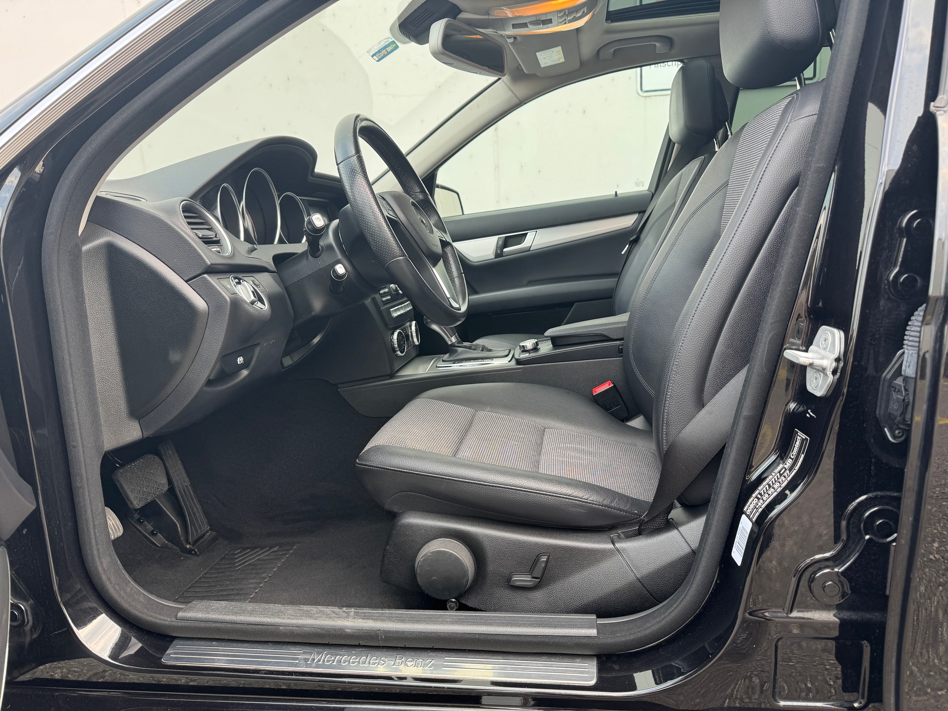 MERCEDES-BENZ C 220 CDI Avantgarde-image-14