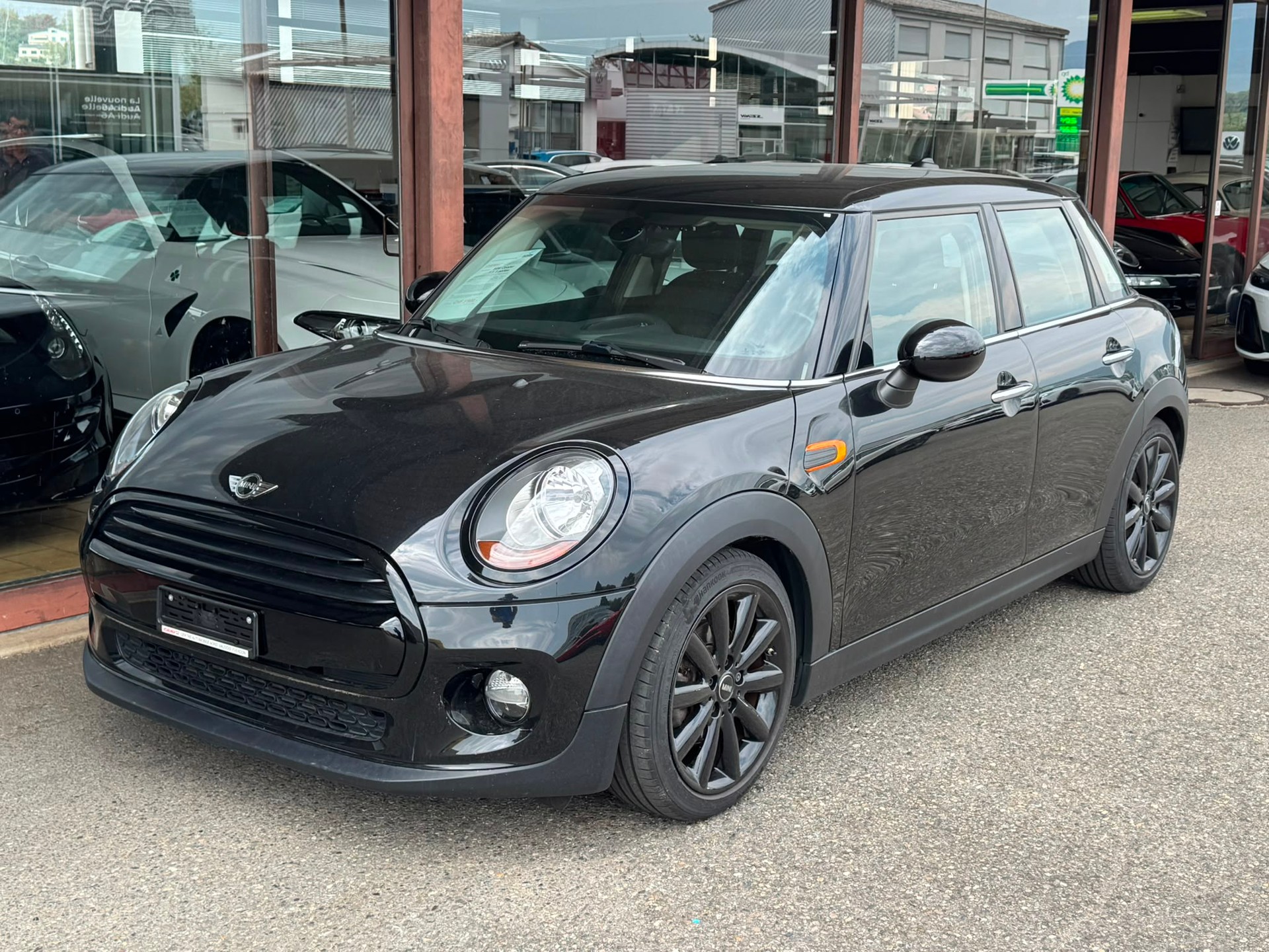 MINI Cooper-image-1